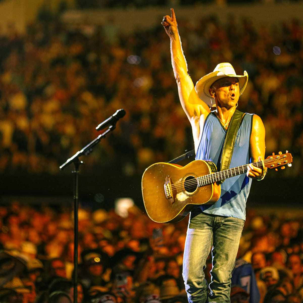 Kenny Chesney, cowboy hat, blue vest, SD Desktop Wallpaper
