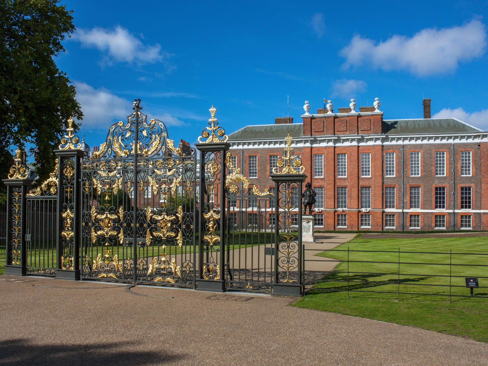 Kensington Palace, golden gates, red brick palace, Full HD Desktop Wallpaper