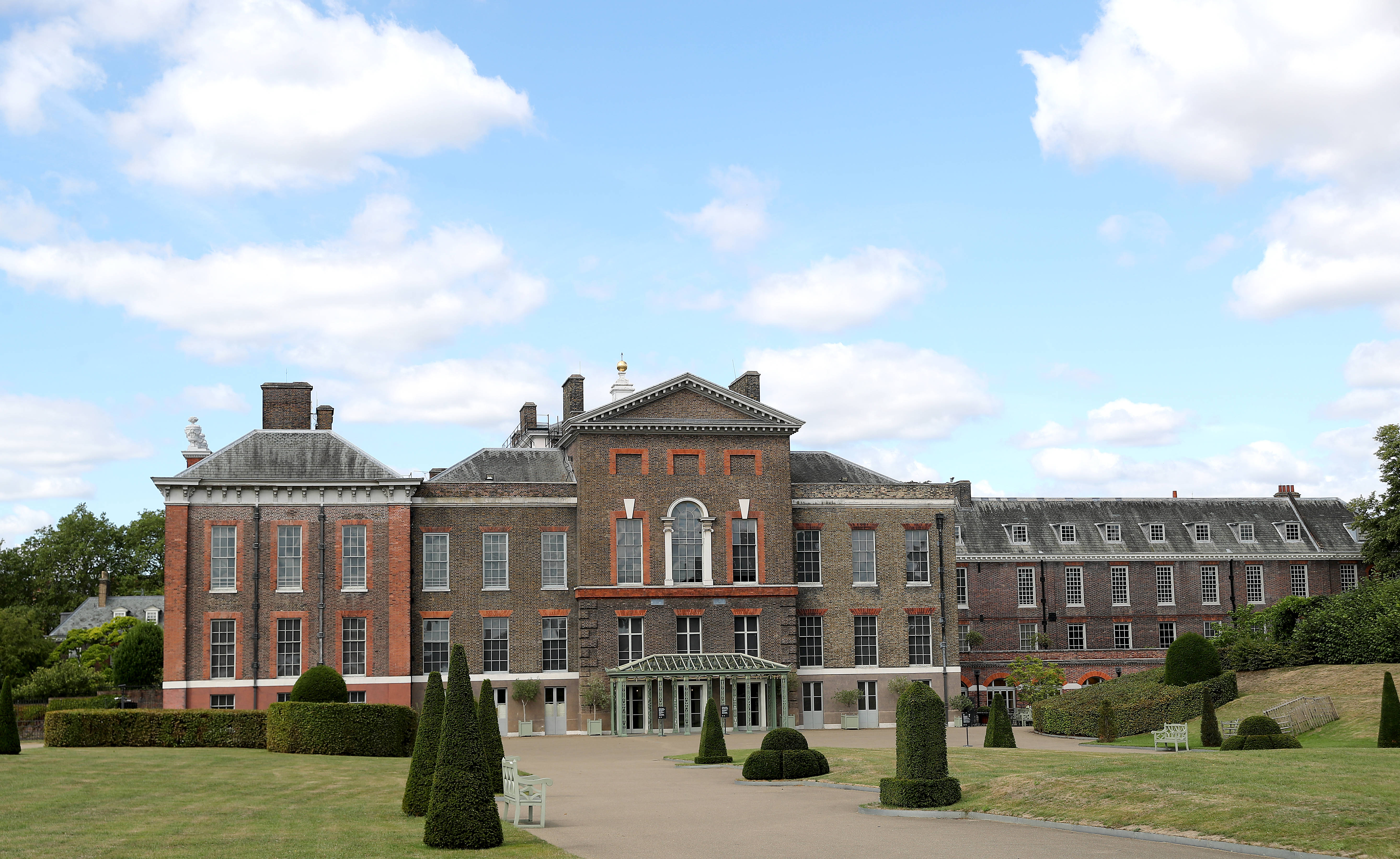 Kensington Palace, topiary, brick mansion, 5K Desktop Wallpaper