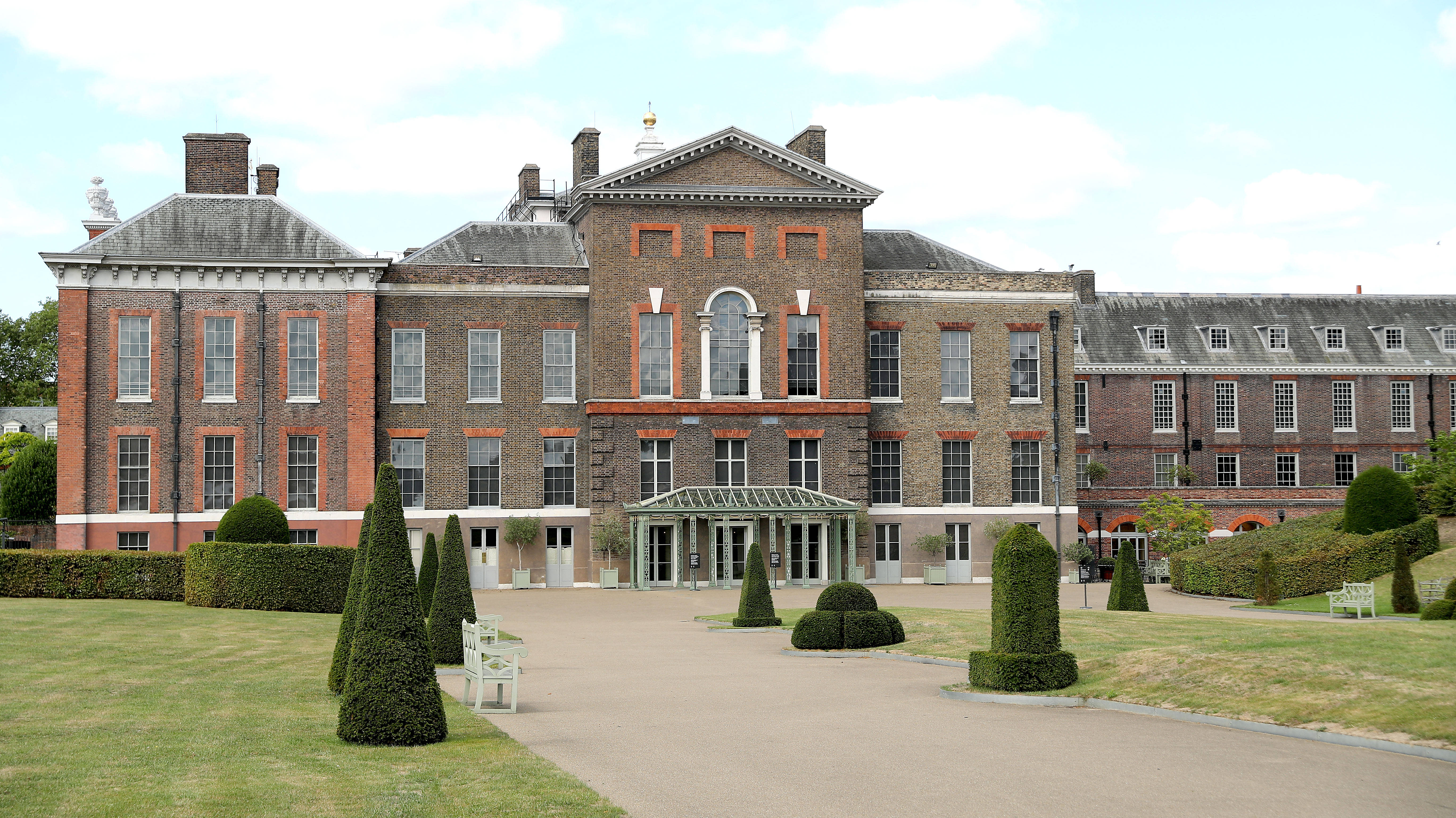 Kensington Palace, daytime, partly cloudy sky, 5K Desktop Wallpaper