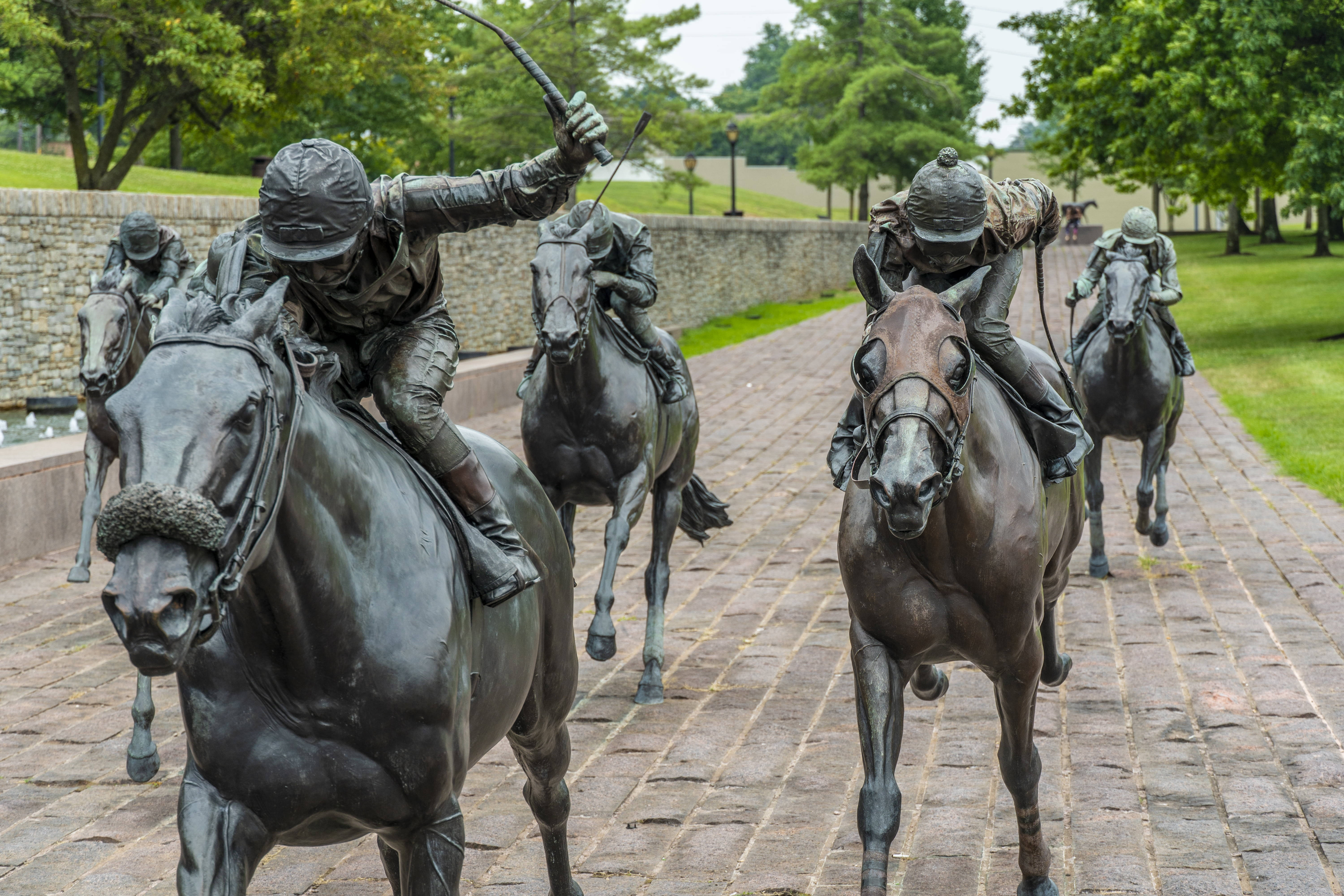 Kentucky Derby, bronze statues, jockeys, 5K Desktop Wallpaper
