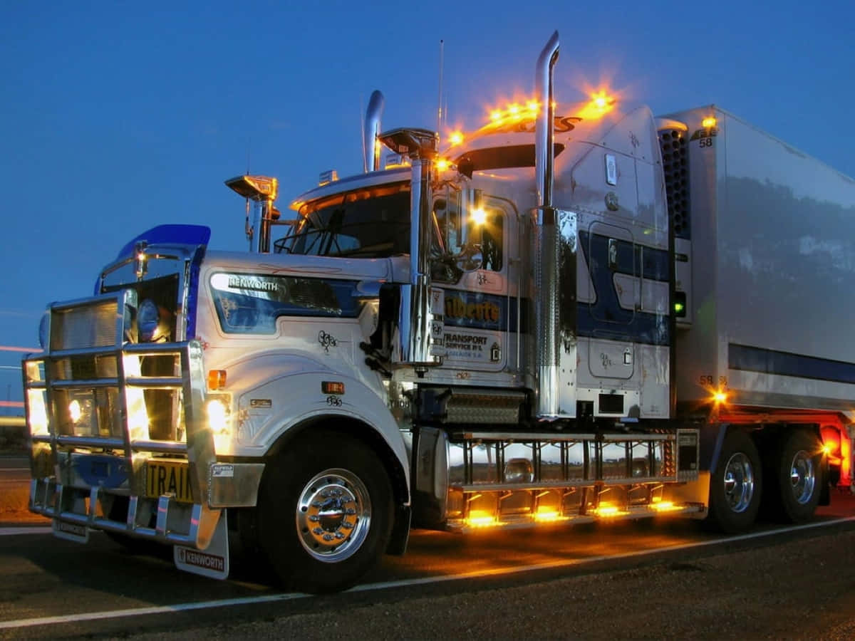 Kenworth T660, gleaming white, glowing amber lights, SD Desktop Wallpaper