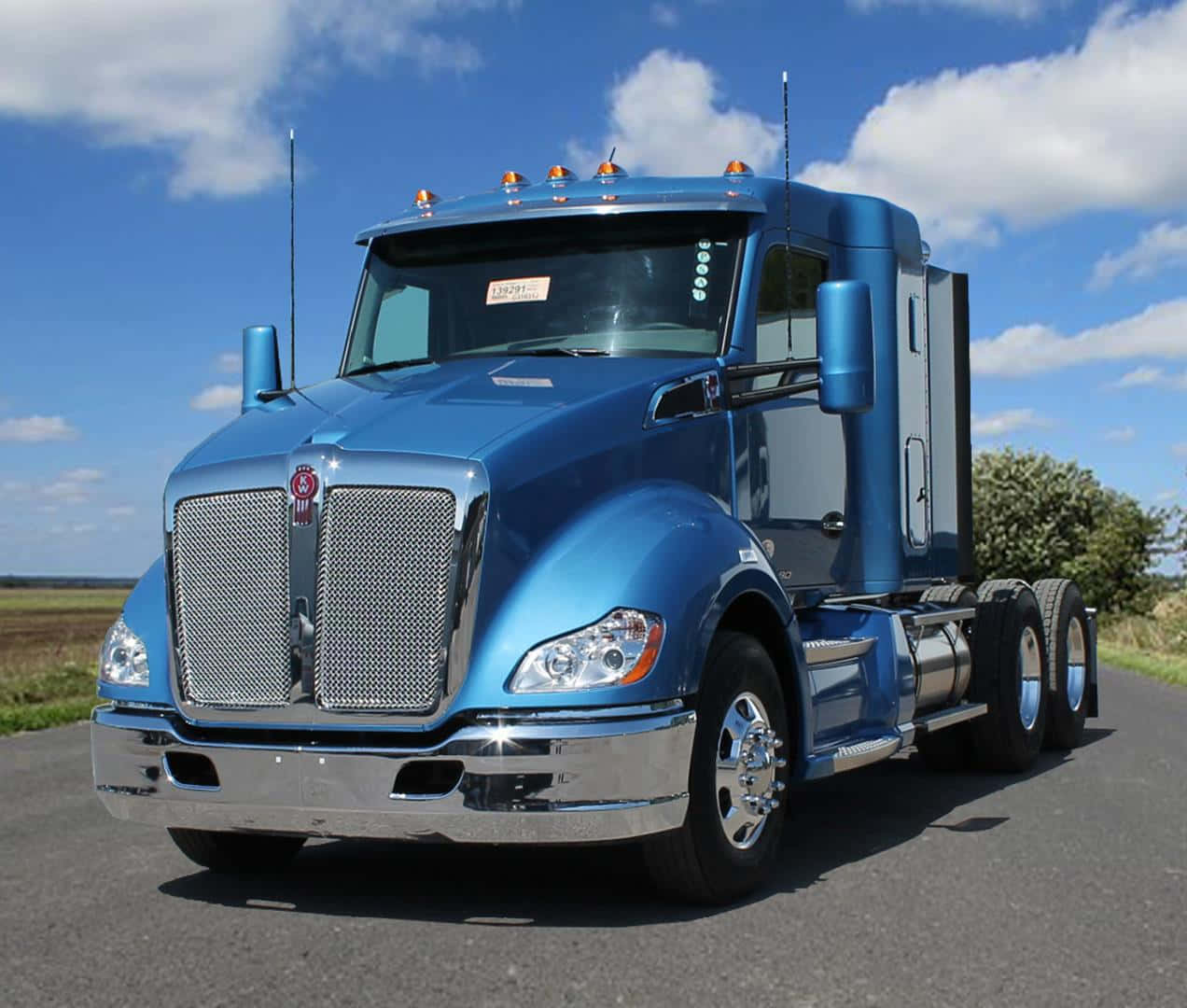 Kenworth T680, skyline drive, gleaming blue, SD Desktop Wallpaper