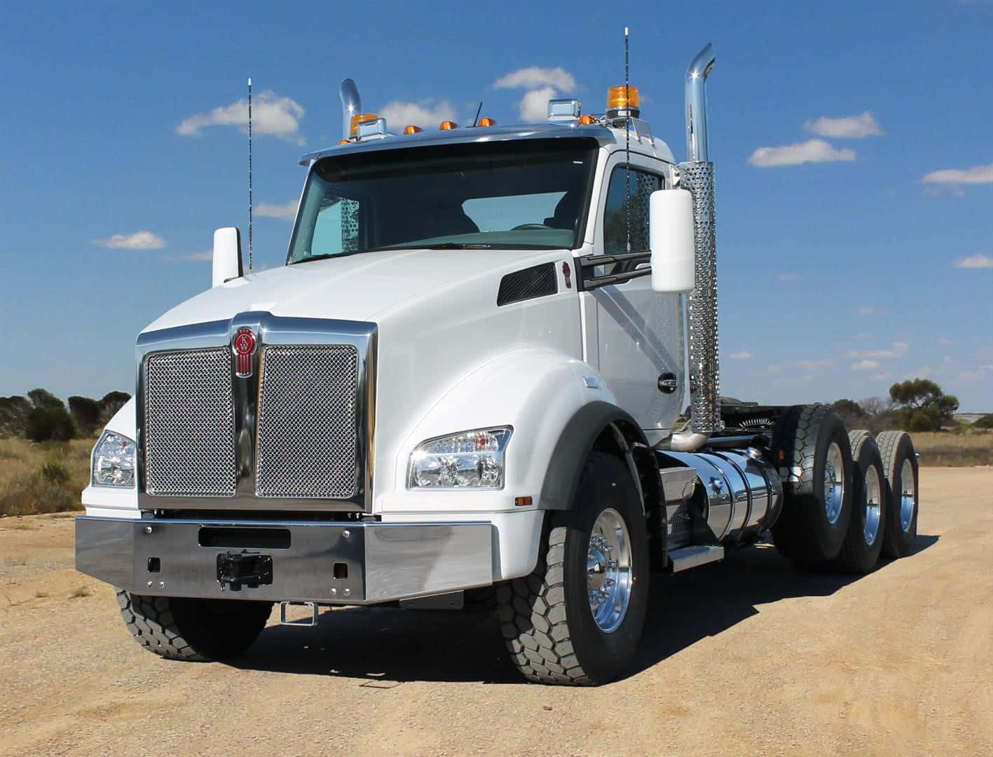 Kenworth T880, gleaming white, chrome accents, HD Desktop Wallpaper