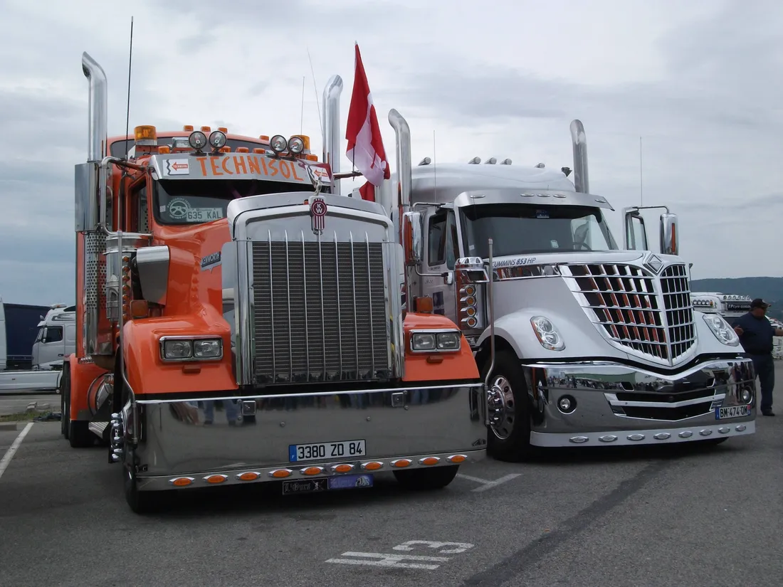 Kenworth W900