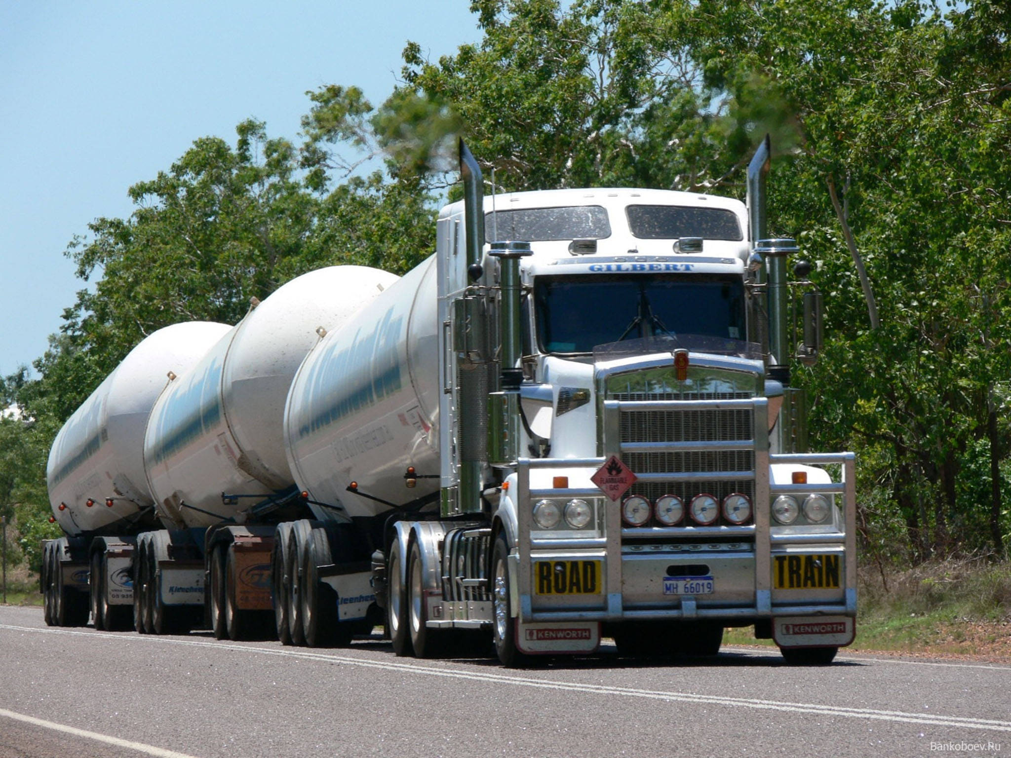 Kenworth W900, tanker truck, three large cylindrical tanks, Full HD Desktop Wallpaper