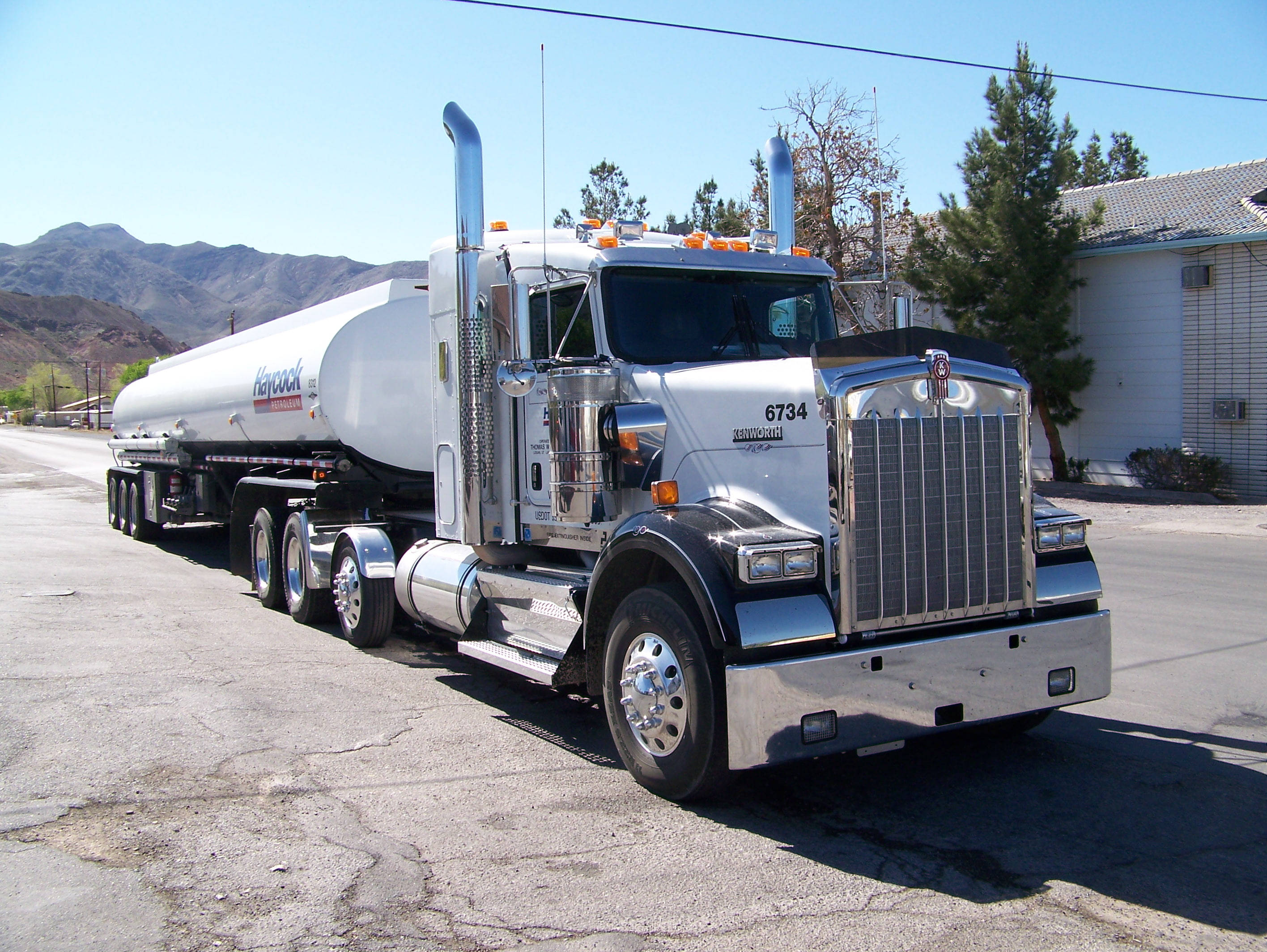 Kenworth W900, tanker, gleaming white, 2K Desktop Wallpaper