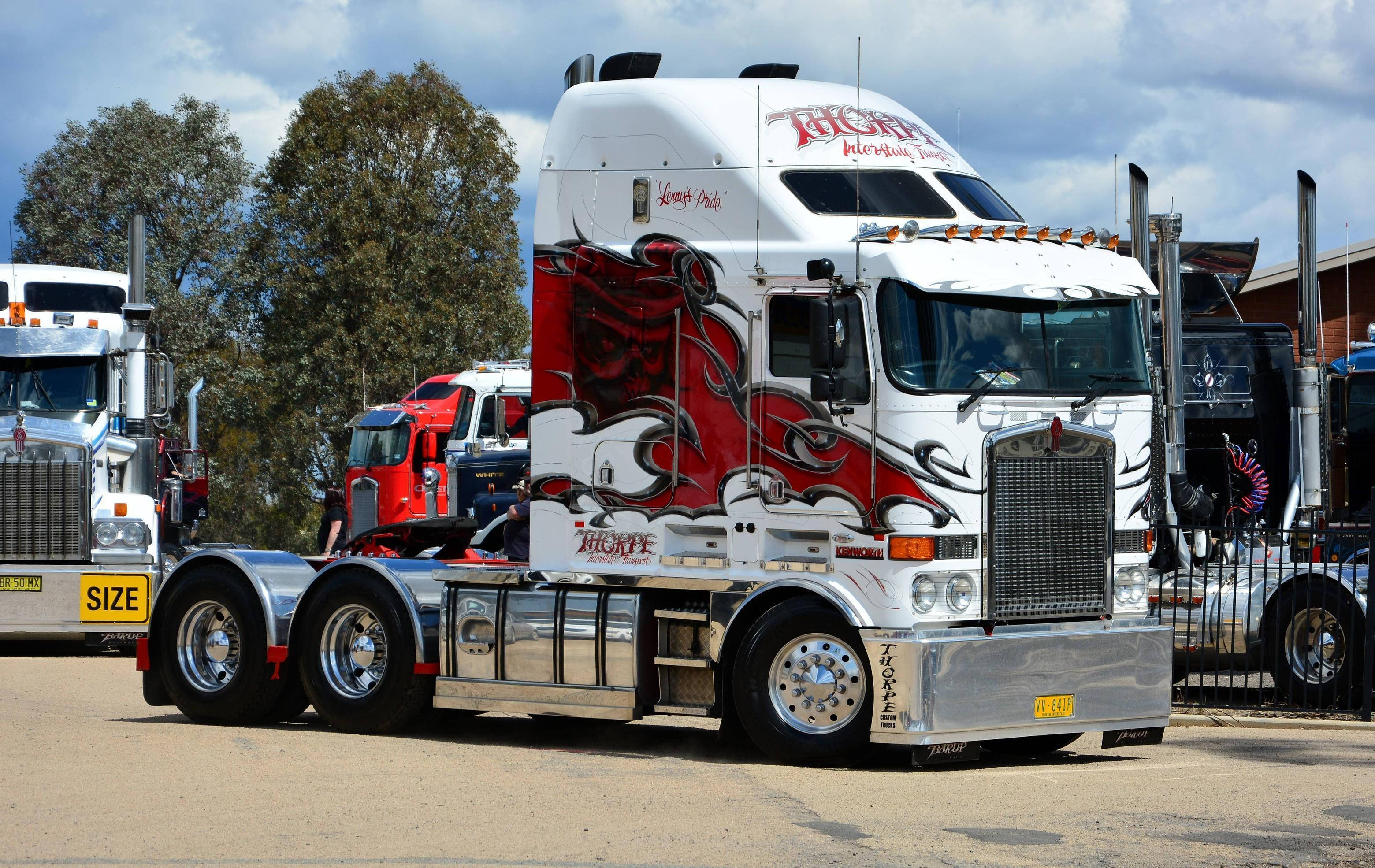 Kenworth, red skull decal, red flame decals, 2K Desktop Wallpaper