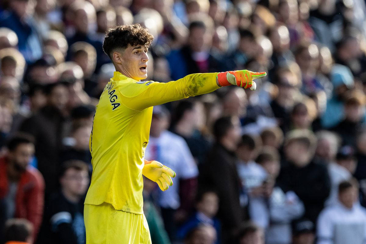 Kepa Arrizabalaga, bright yellow kit, daytime match, SD Desktop Wallpaper