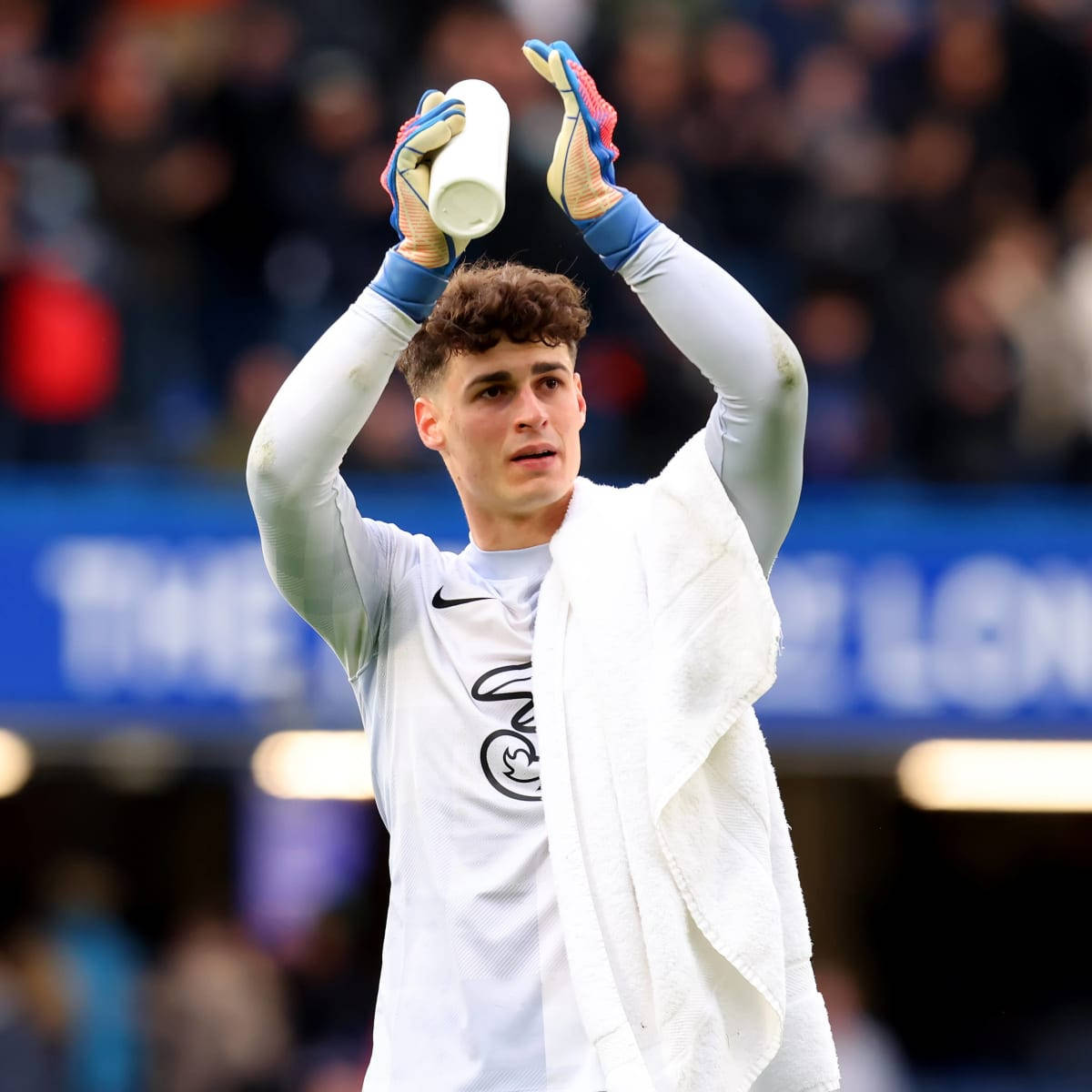 Kepa Arrizabalaga, white kit, gloves, SD Desktop Wallpaper