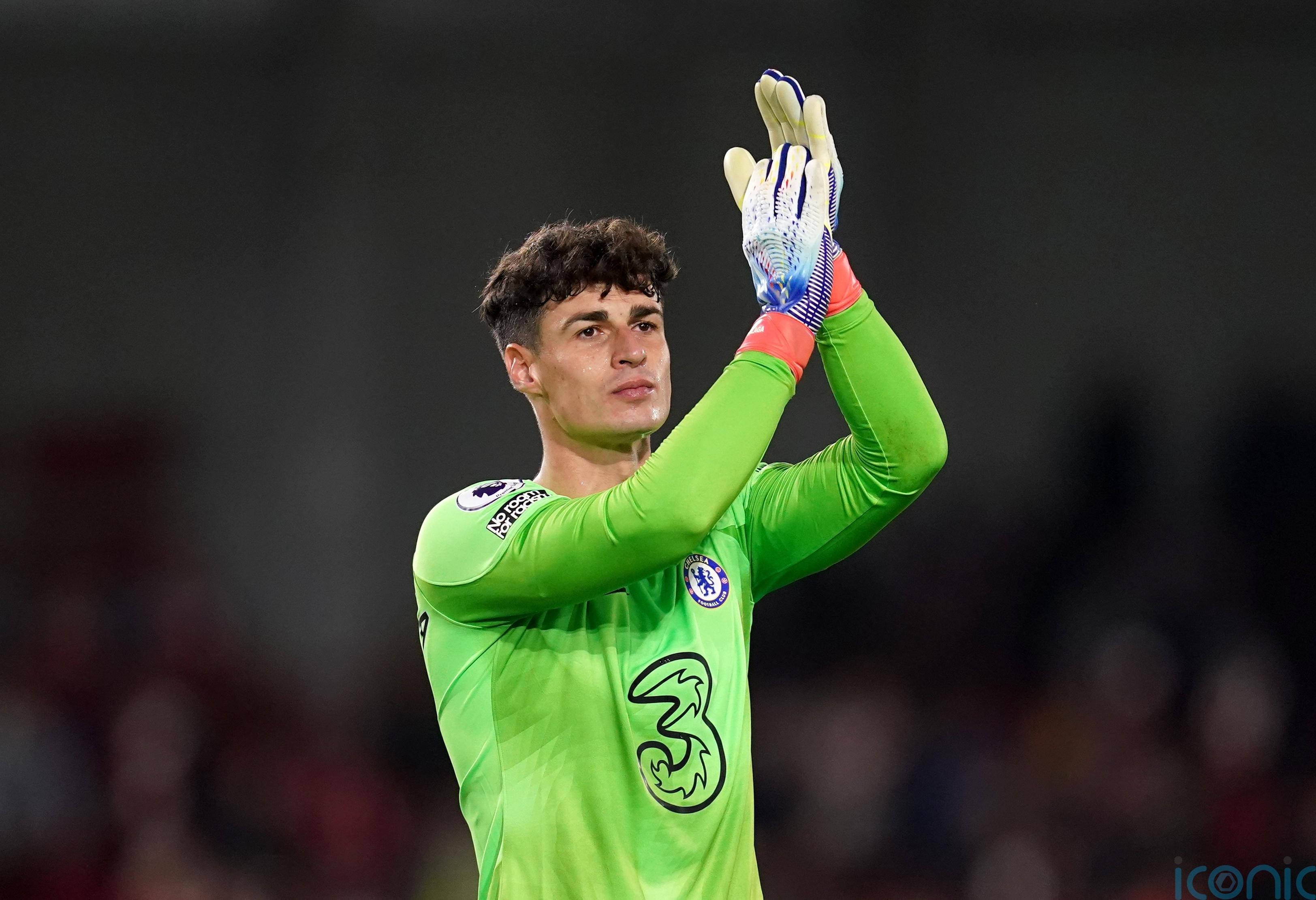 Kepa Arrizabalaga, bright green jersey, gloved hands, 2K Desktop Wallpaper