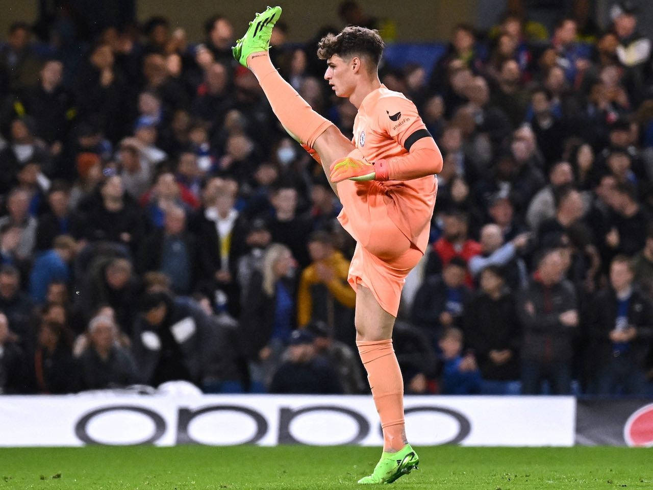 Kepa Arrizabalaga, orange kit, neon green gloves, HD Desktop Wallpaper