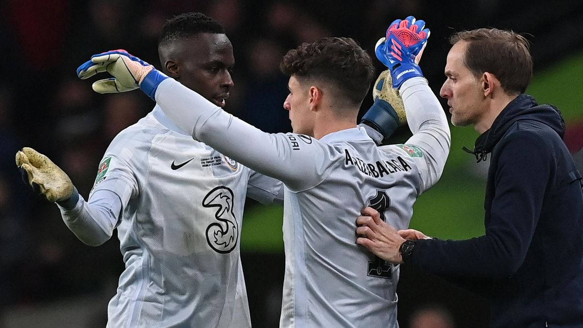 Kepa Arrizabalaga, white jerseys, gloved hands, SD Desktop Wallpaper