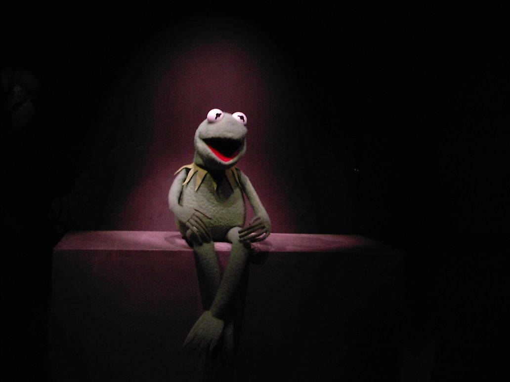 Kermit The Frog, spotlight, pedestal, SD Desktop Wallpaper