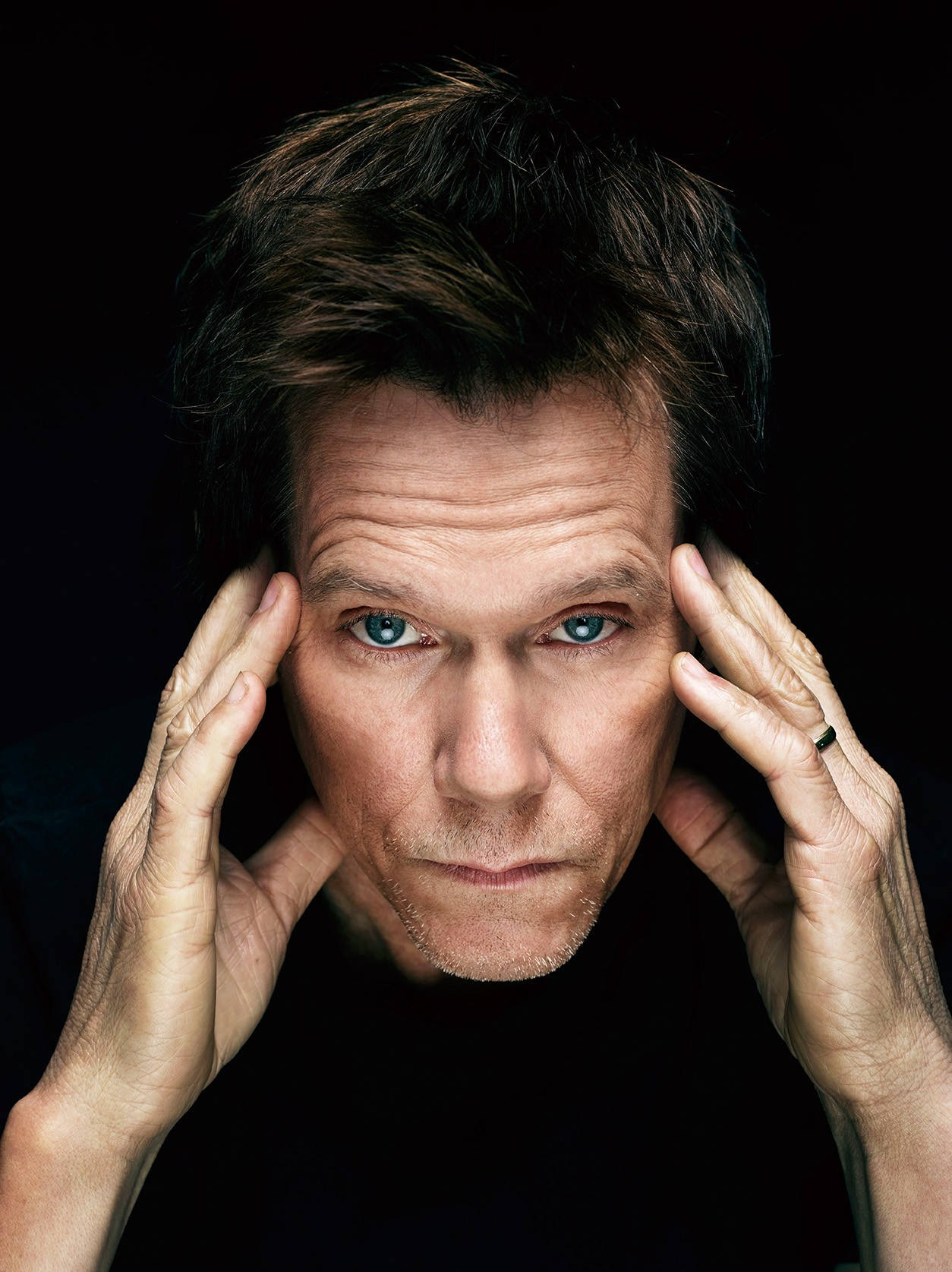 Kevin Bacon, intense blue eyes, stark black background, HD Phone Wallpaper