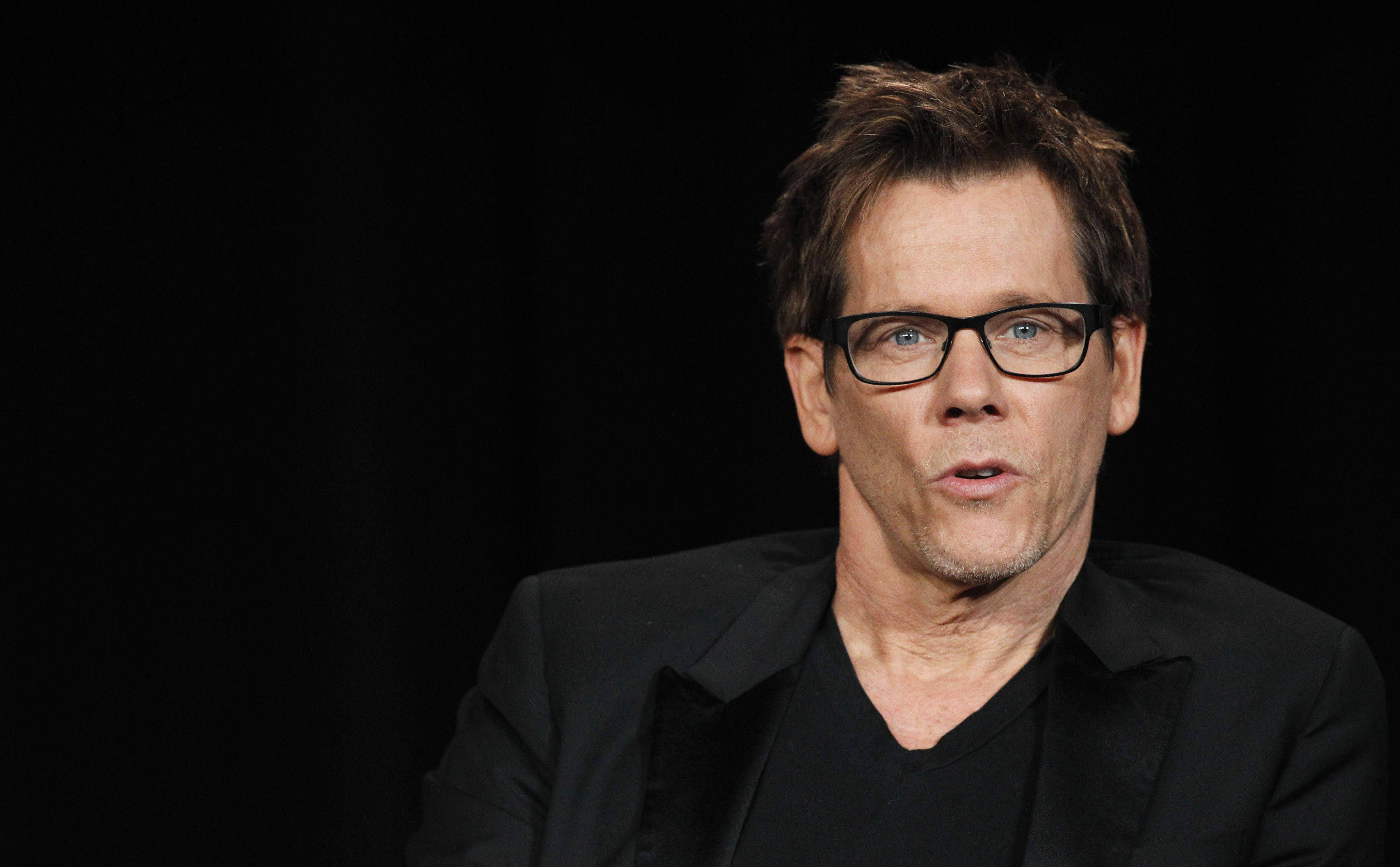 Kevin Bacon, black suit, black shirt, 2K Desktop Wallpaper