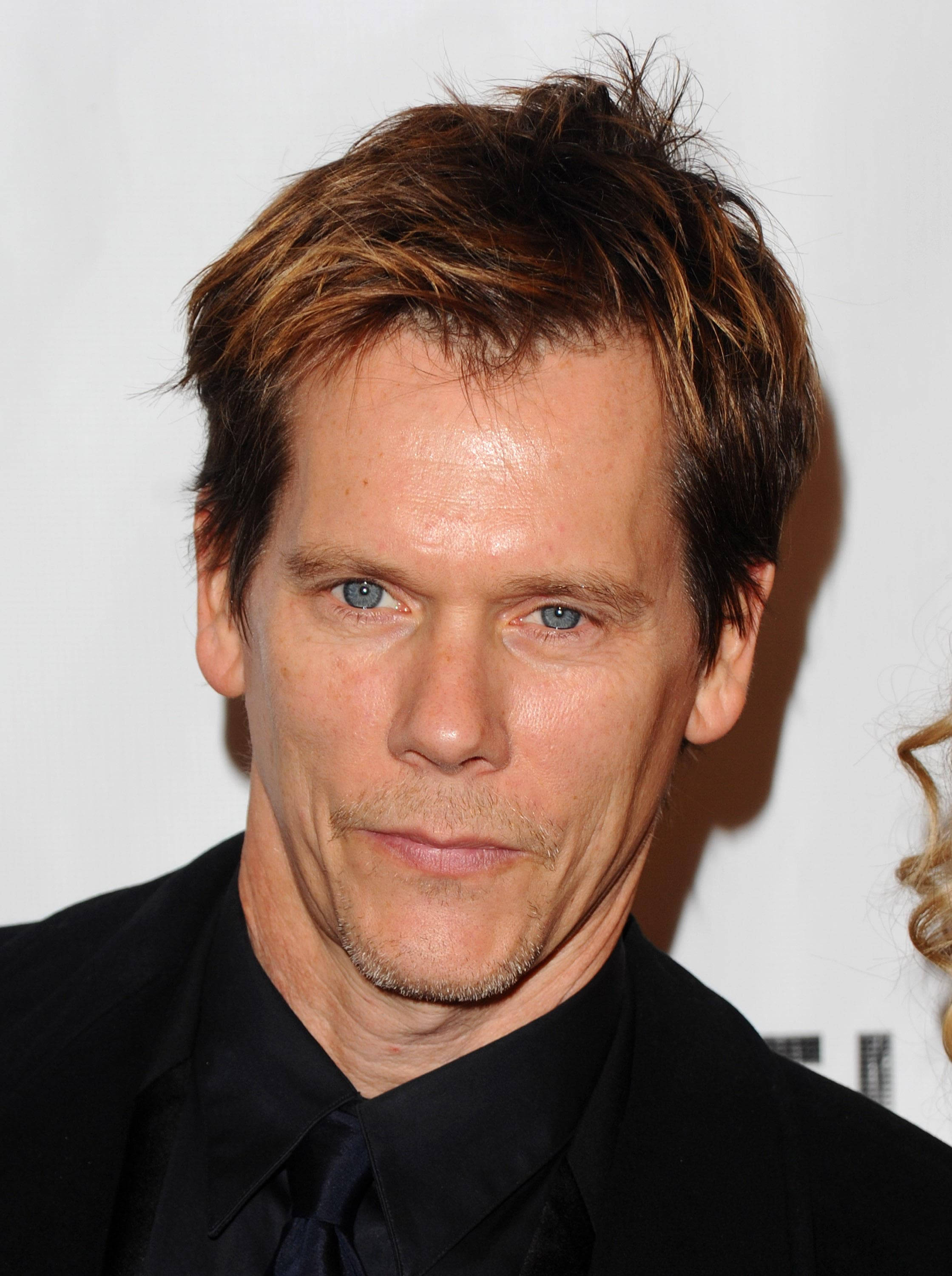 Kevin Bacon, black suit, tie, 2K Phone Wallpaper
