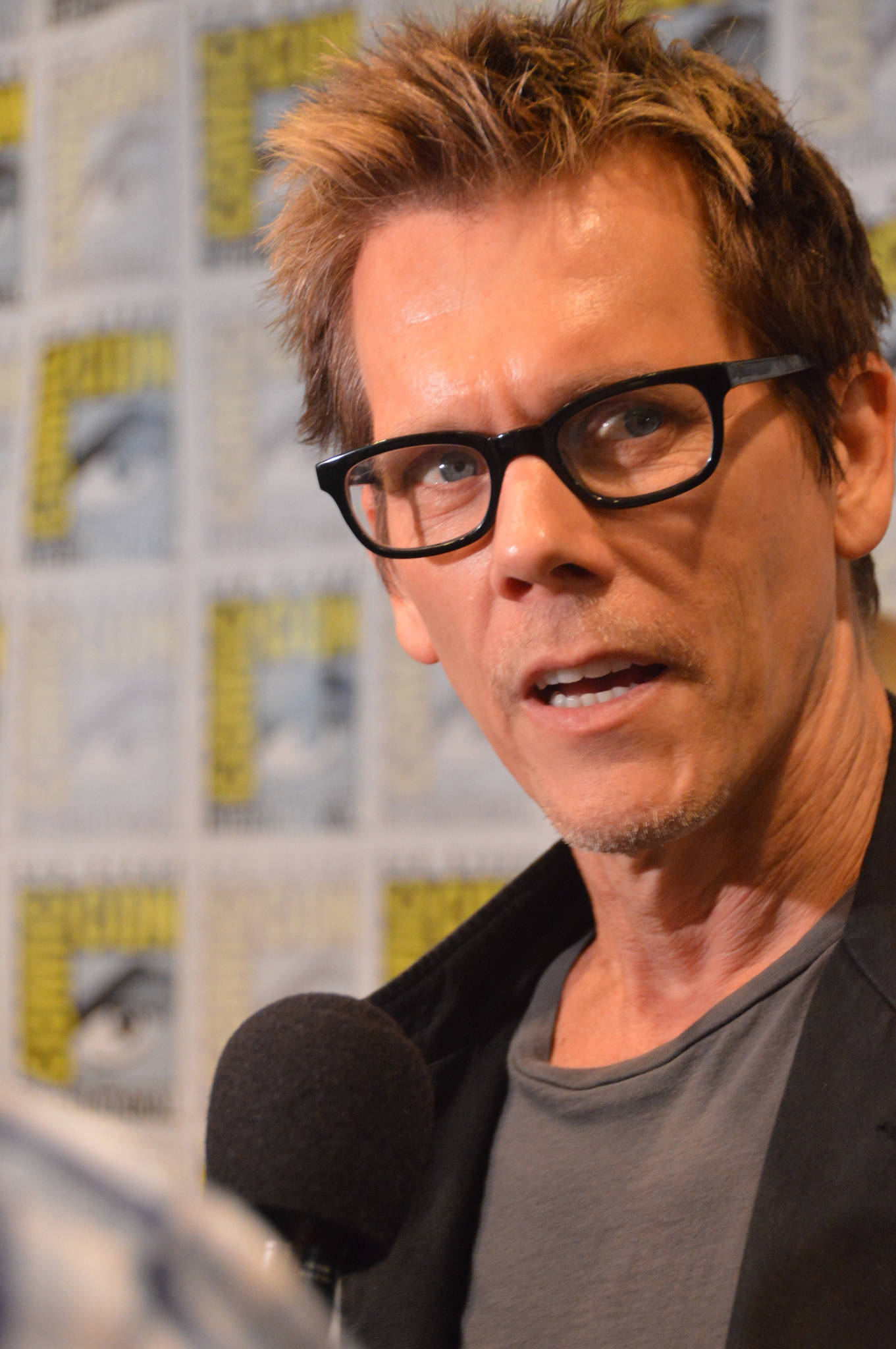Kevin Bacon, Hollywood actor, Comic-Con panel, Full HD Phone Wallpaper