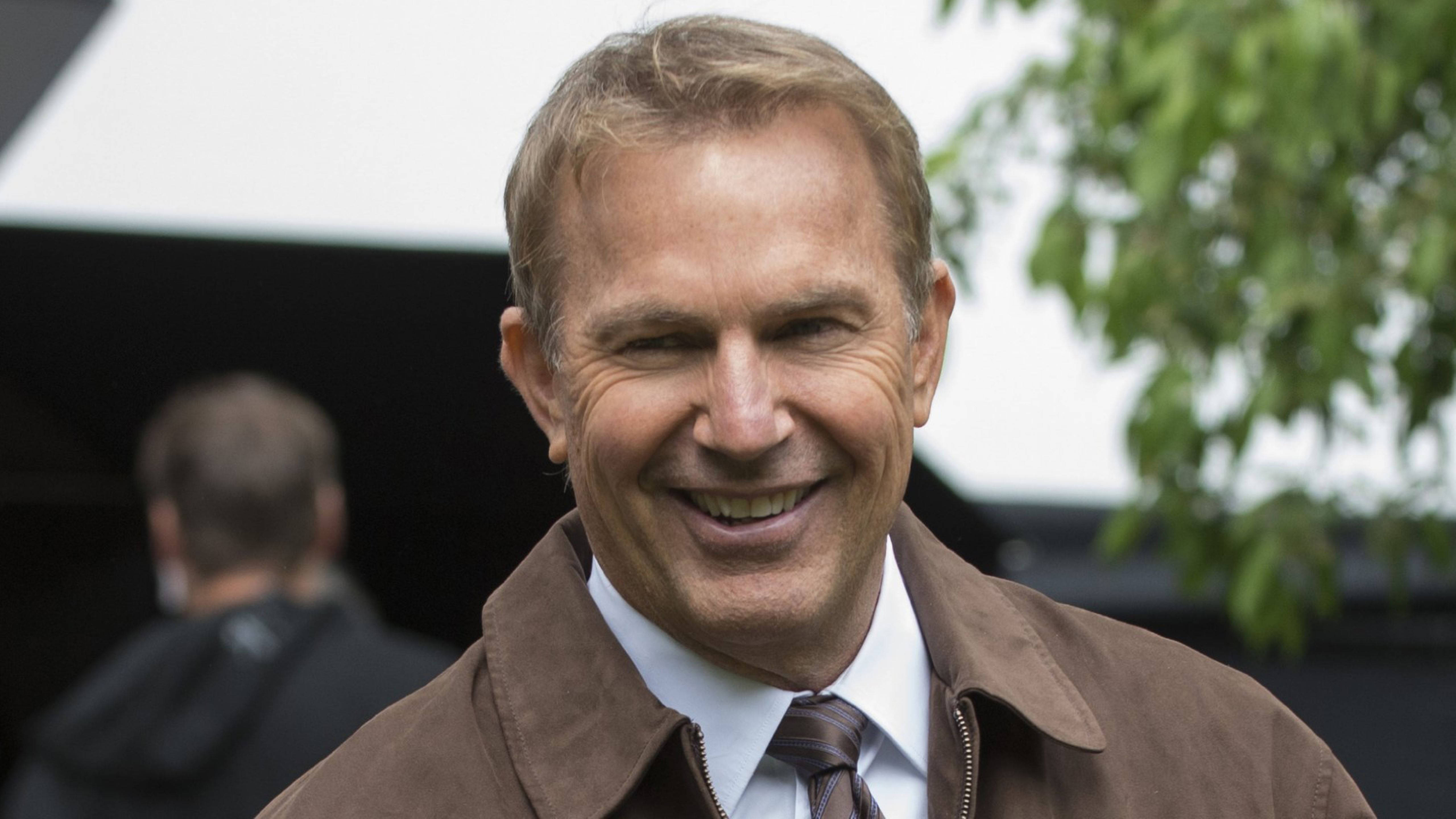 Kevin Costner, brown jacket, tie, 5K Desktop Wallpaper