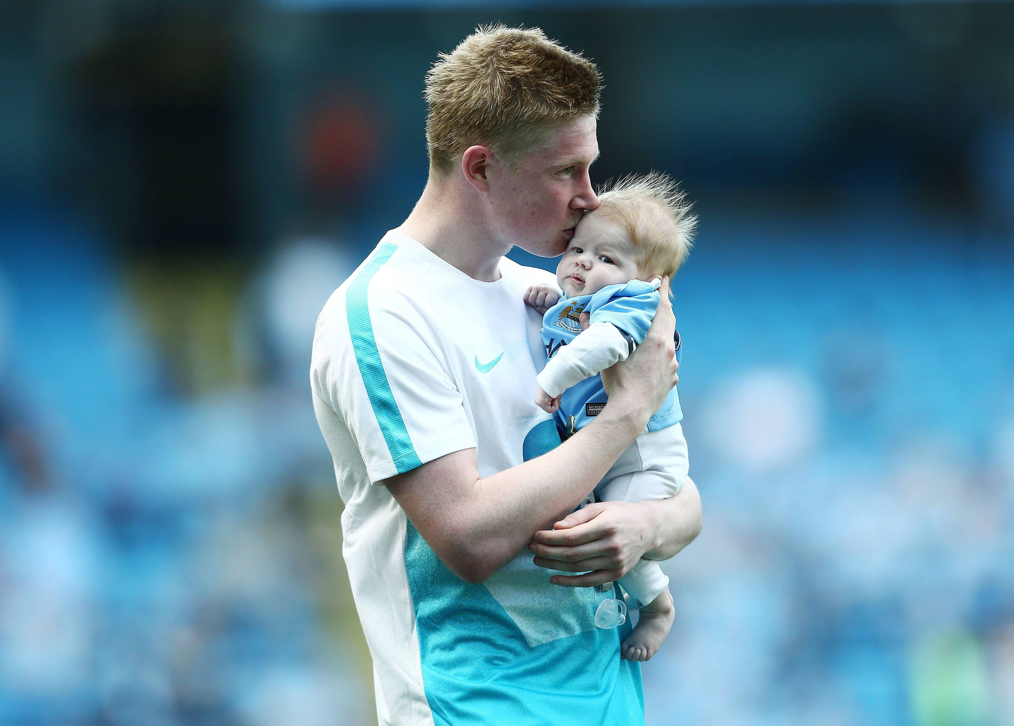 Kevin De Bruyne, light blue and white kit, baby, 4K Desktop Wallpaper