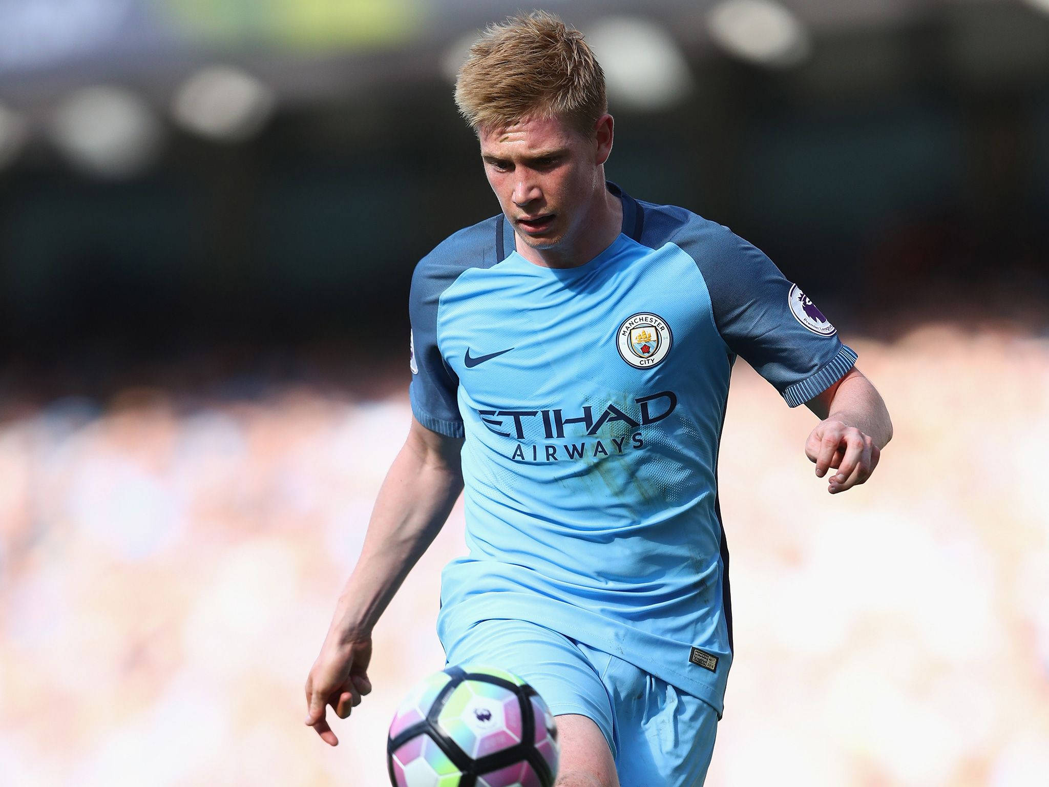 Kevin De Bruyne, light blue Manchester City jersey, colorful ball, Full HD Desktop Wallpaper