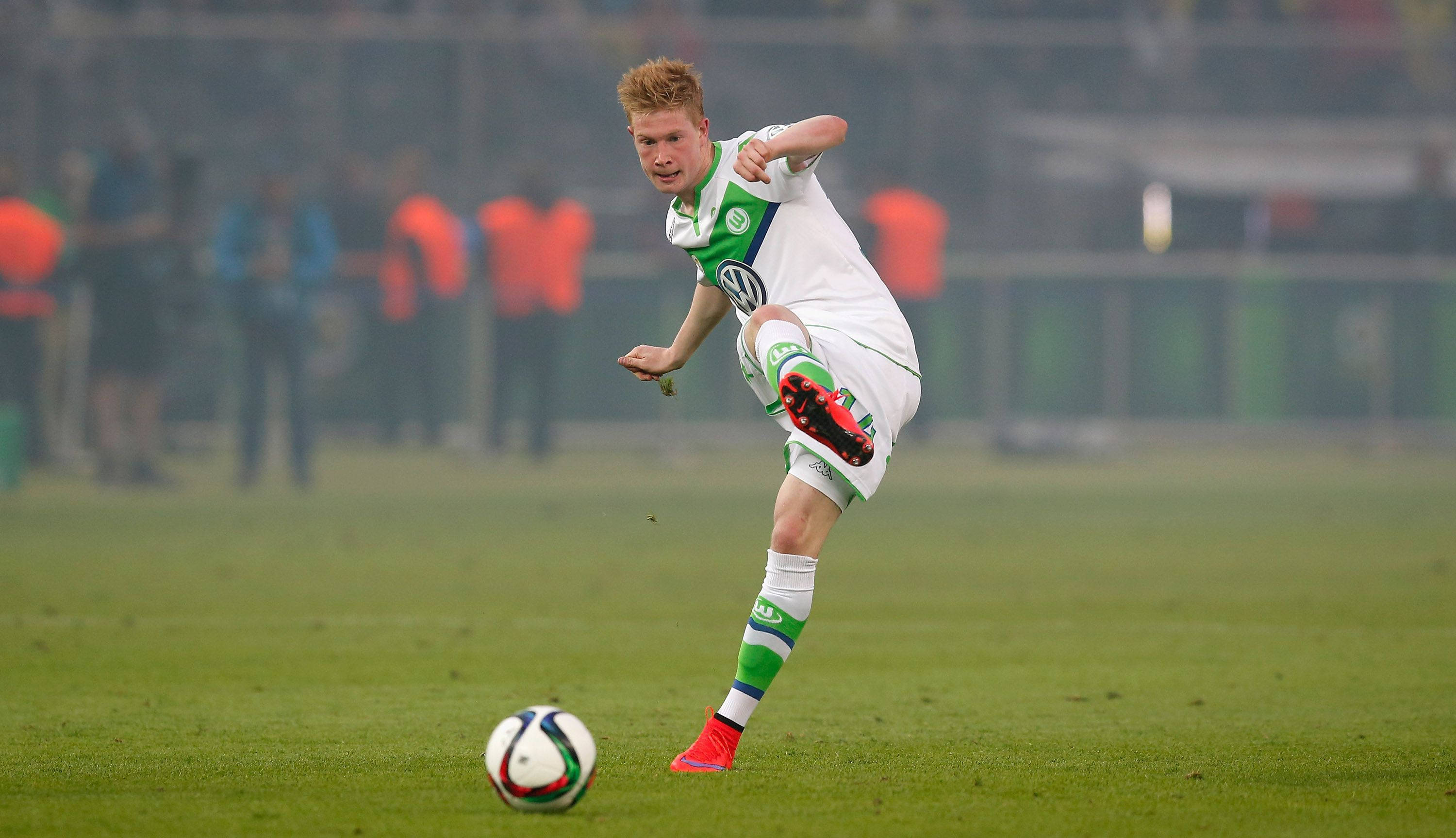 Kevin De Bruyne, green and white jersey, white and green kit, 2K Desktop Wallpaper