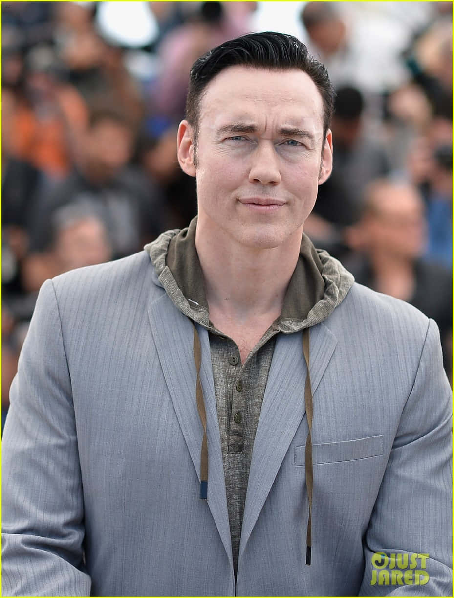 Kevin Durand, gray suit, hoodie, SD Phone Wallpaper