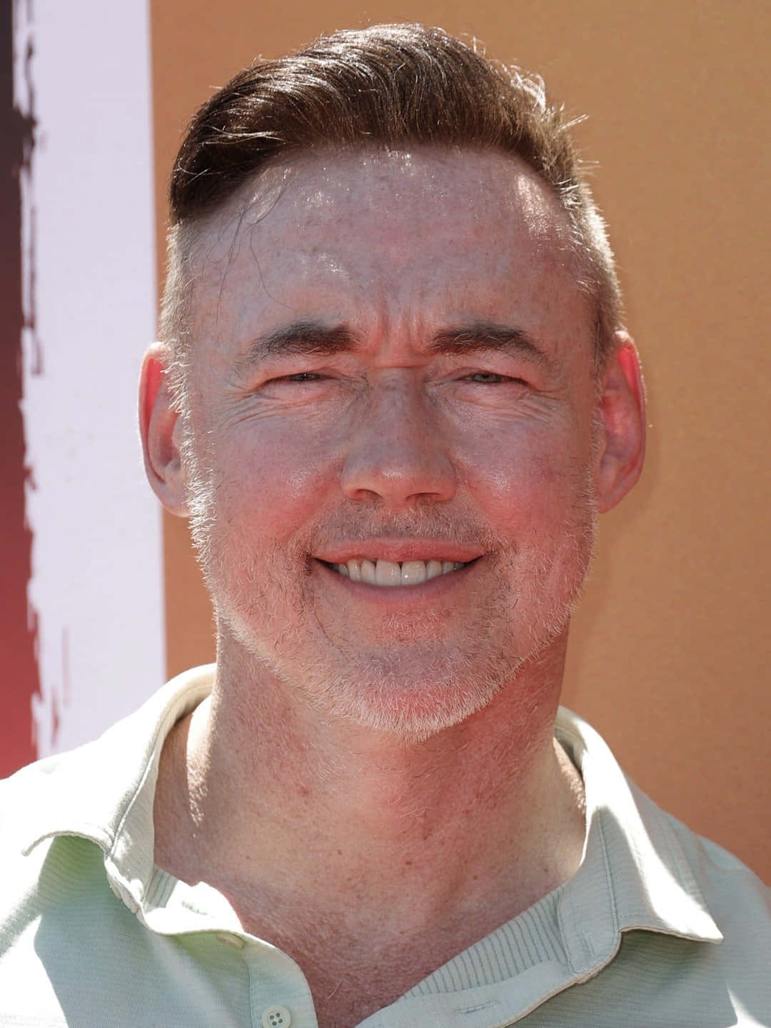 Kevin Durand, light green collared shirt, warm orange and white background, HD Phone Wallpaper