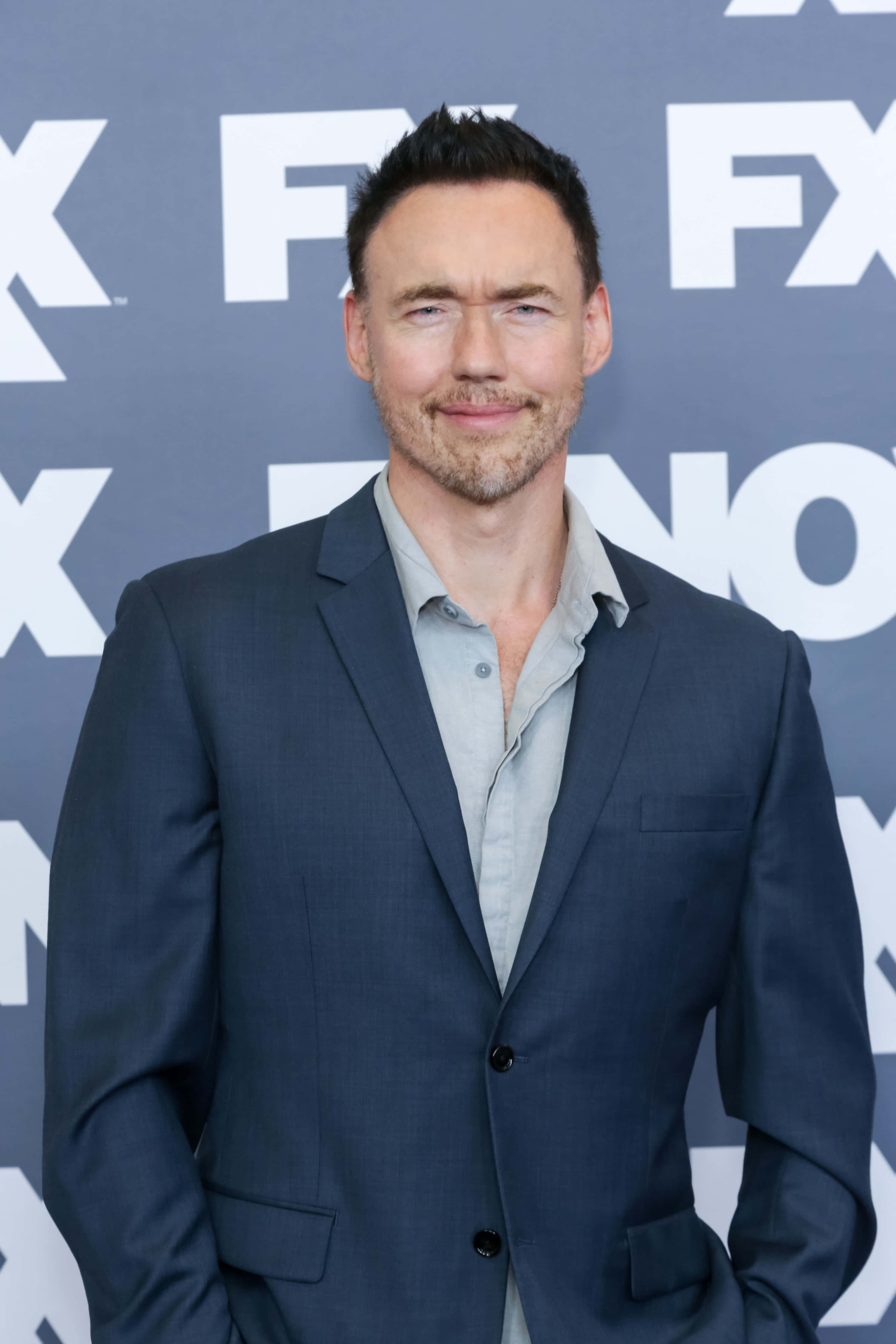 Kevin Durand, navy suit, light gray shirt, 4K Phone Wallpaper