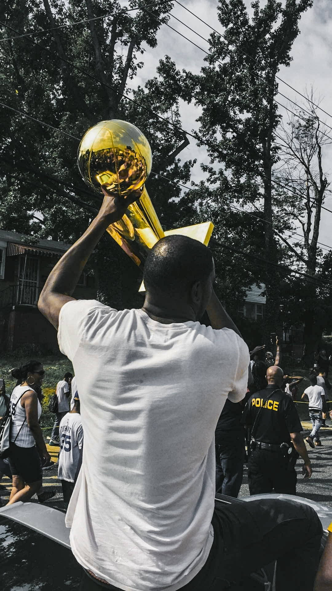 gold trophy, Kevin Durant, car, Full HD Phone Wallpaper