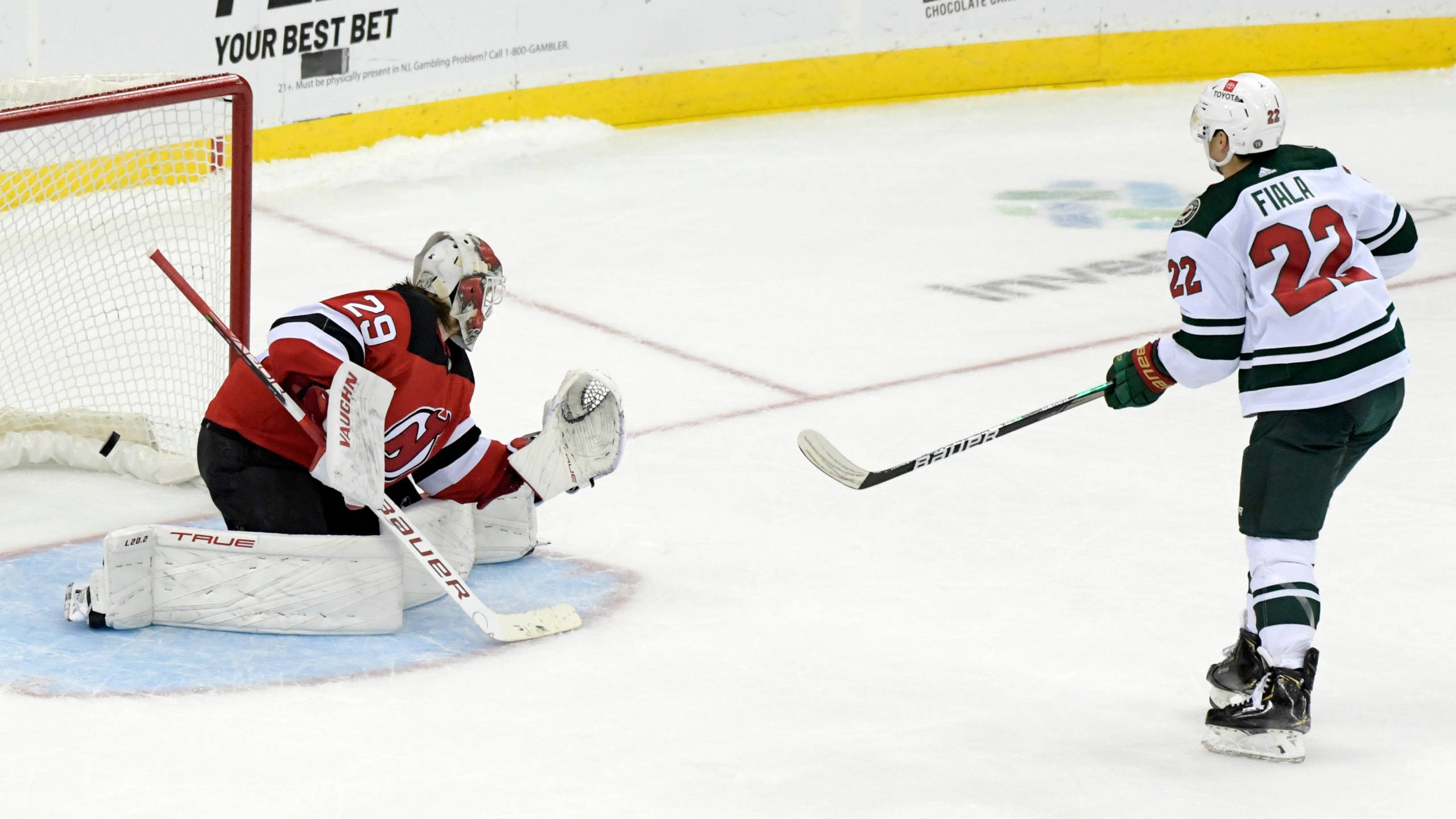 Kevin Fiala, green and white, red and black, 2K Desktop Wallpaper
