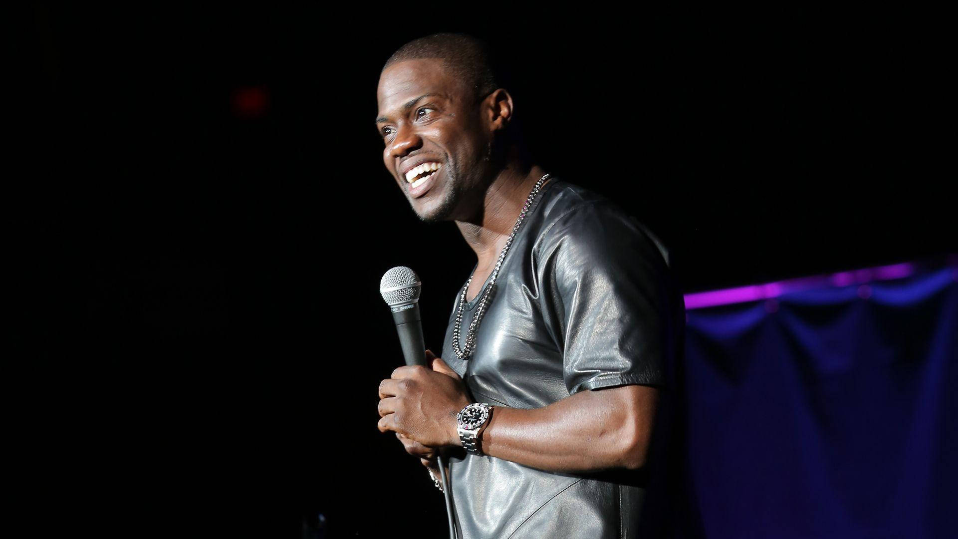 Kevin Hart, mic, dimly lit stage, Full HD Desktop Wallpaper