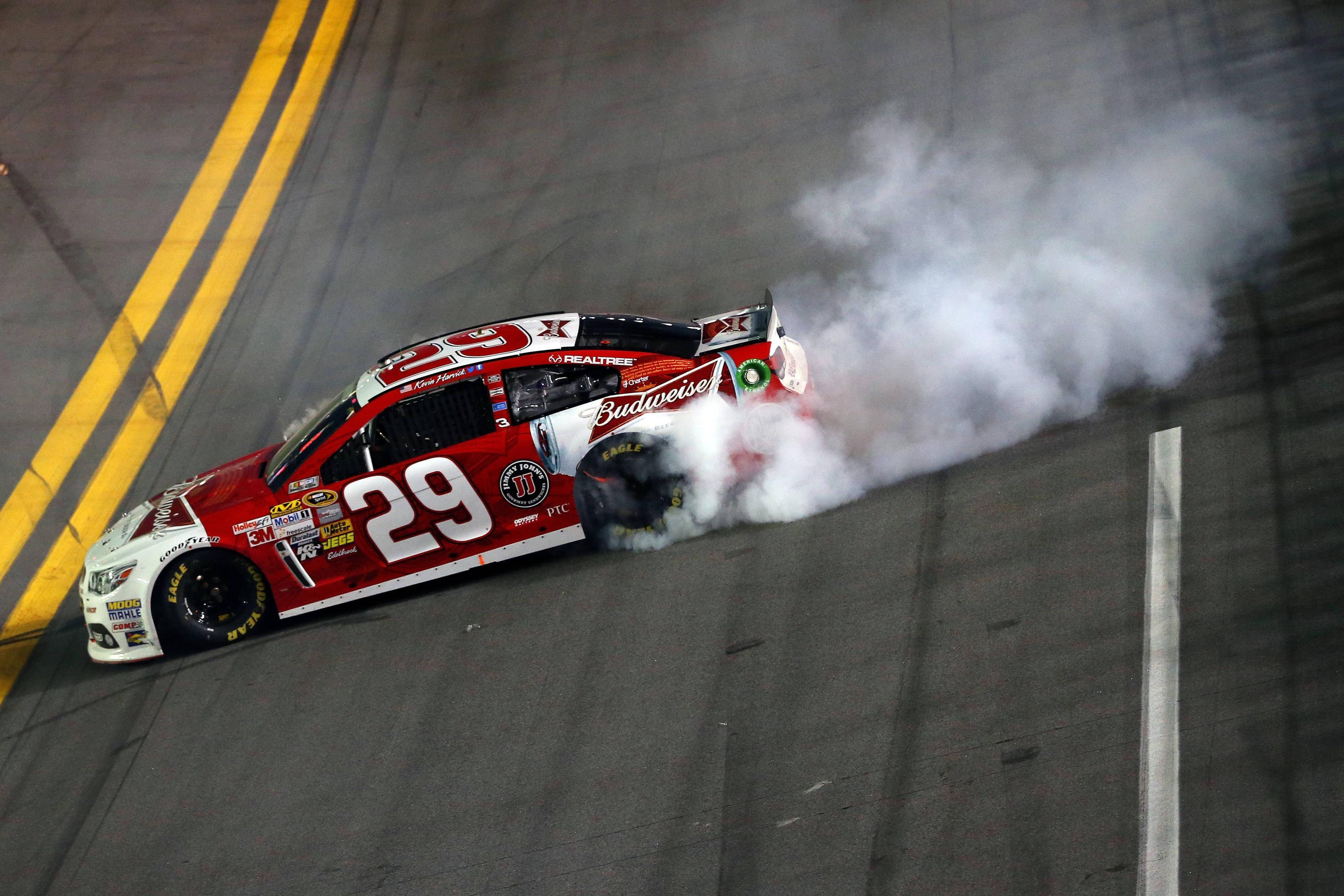 Kevin Harvick, numbered 29, red and white race car, 2K Desktop Wallpaper