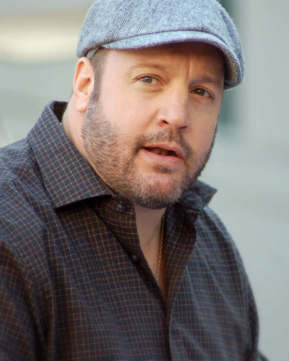 Kevin James, beard, gray flat cap, SD Phone Wallpaper