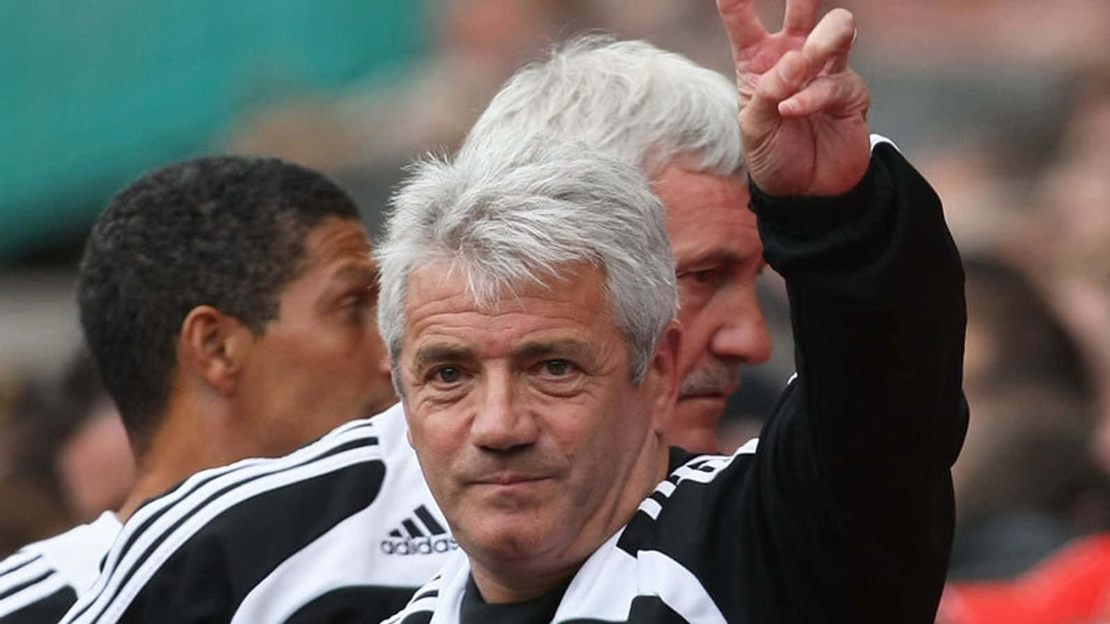 Kevin Keegan, peace sign, gray hair, HD Desktop Wallpaper