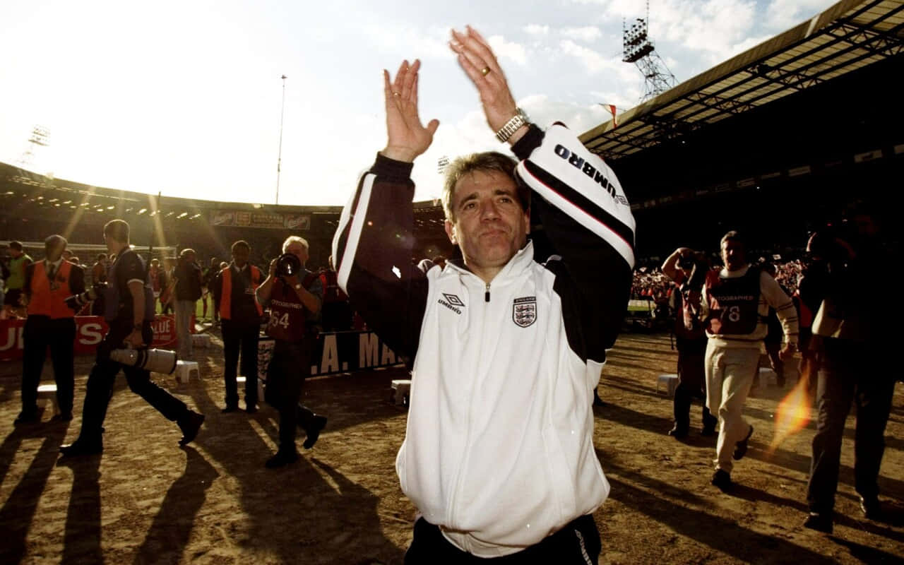Kevin Keegan, white England tracksuit, stadium, HD Desktop Wallpaper