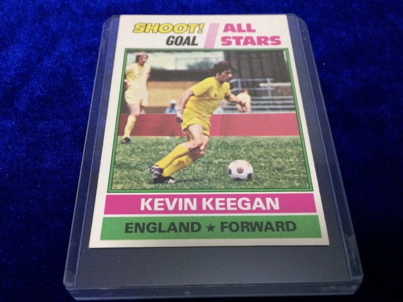 Kevin Keegan, yellow kit, green grass, HD Desktop Wallpaper