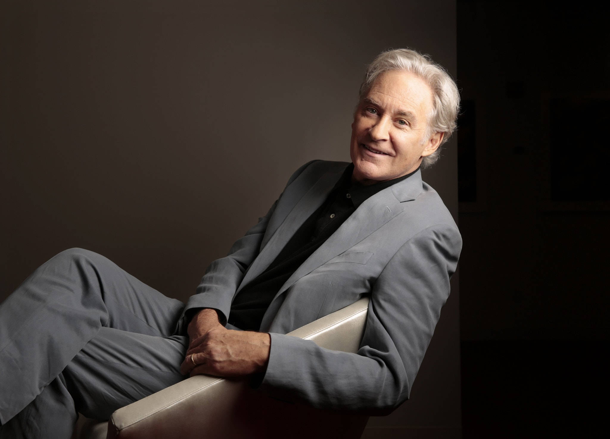 Kevin Kline, white hair, modern chair, Full HD Desktop Wallpaper