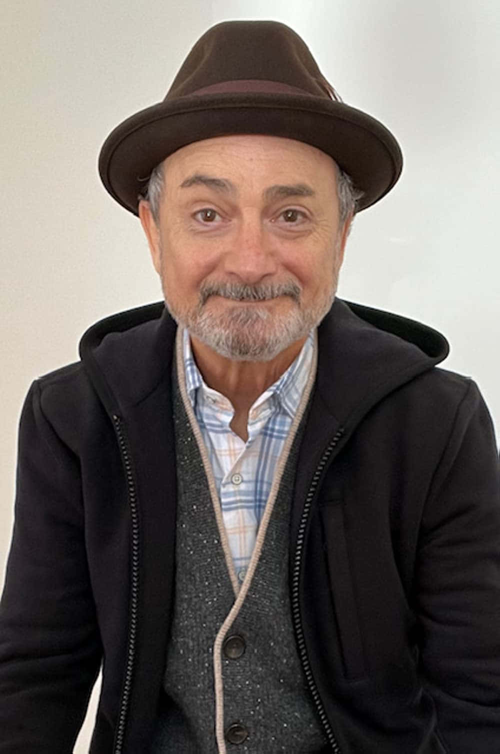 Kevin Pollak, gray beard, brown fedora, HD Phone Wallpaper