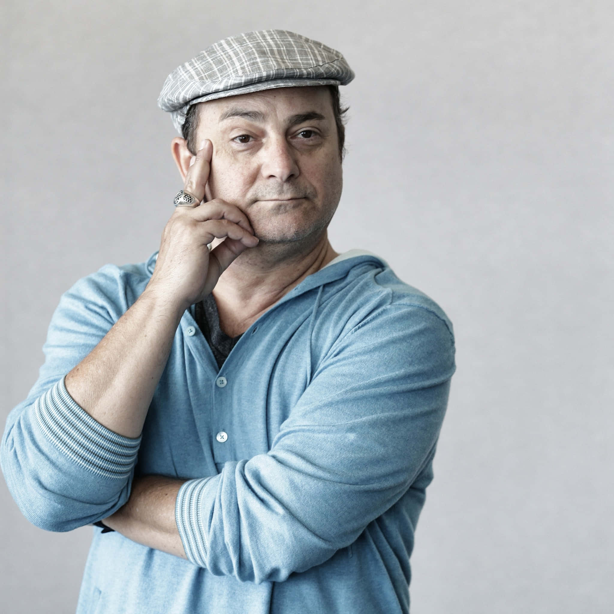 Kevin Pollak, blue cardigan, plaid cap, Full HD Desktop Wallpaper