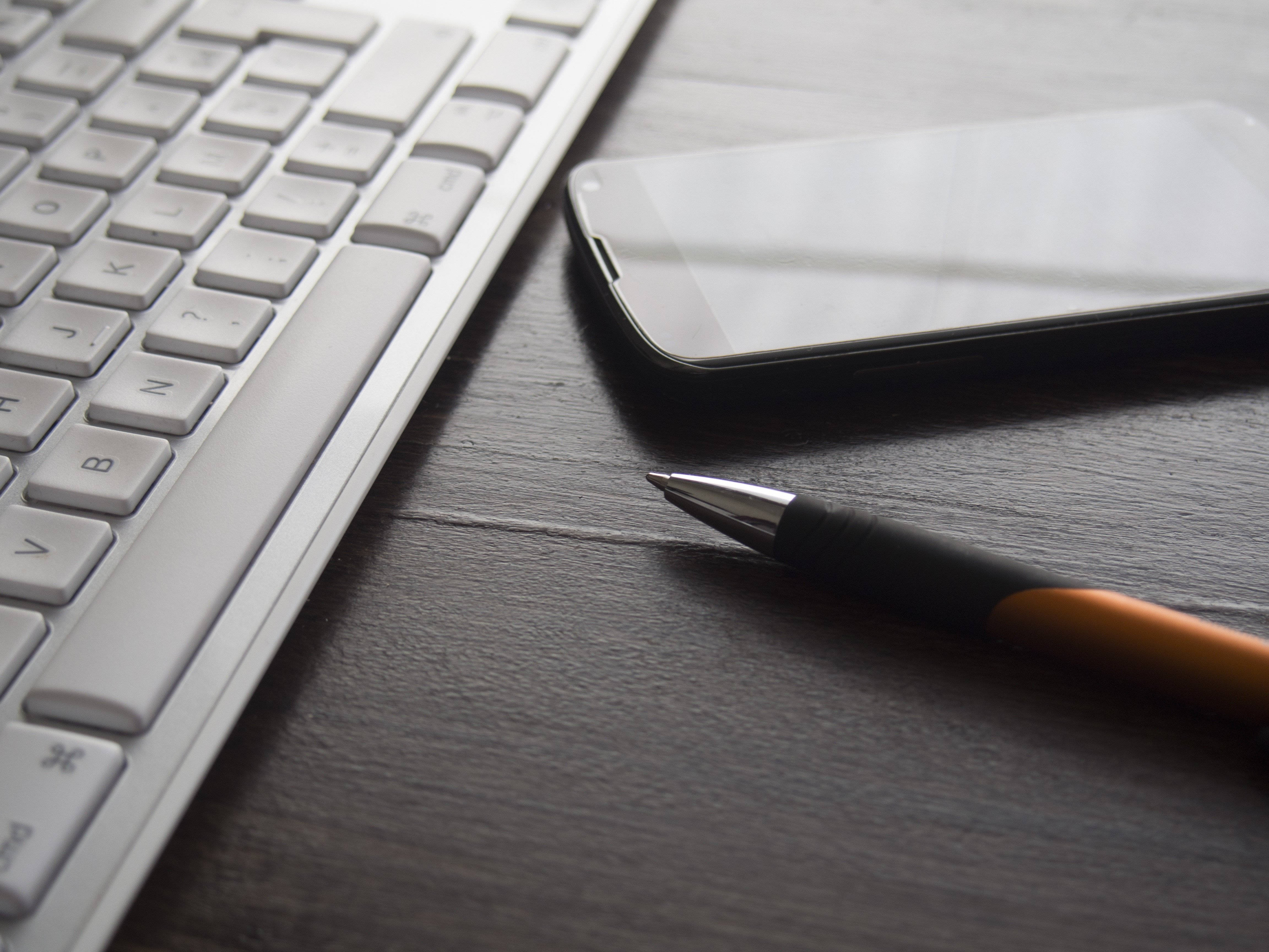 sleek silver keyboard, black smartphone, black and orange pen, 4K Desktop Wallpaper