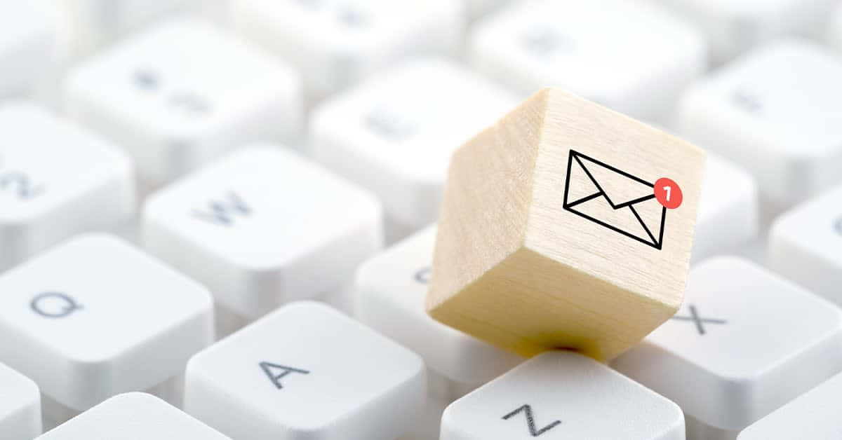 wooden cube, envelope icon, red notification dot, SD Desktop Wallpaper