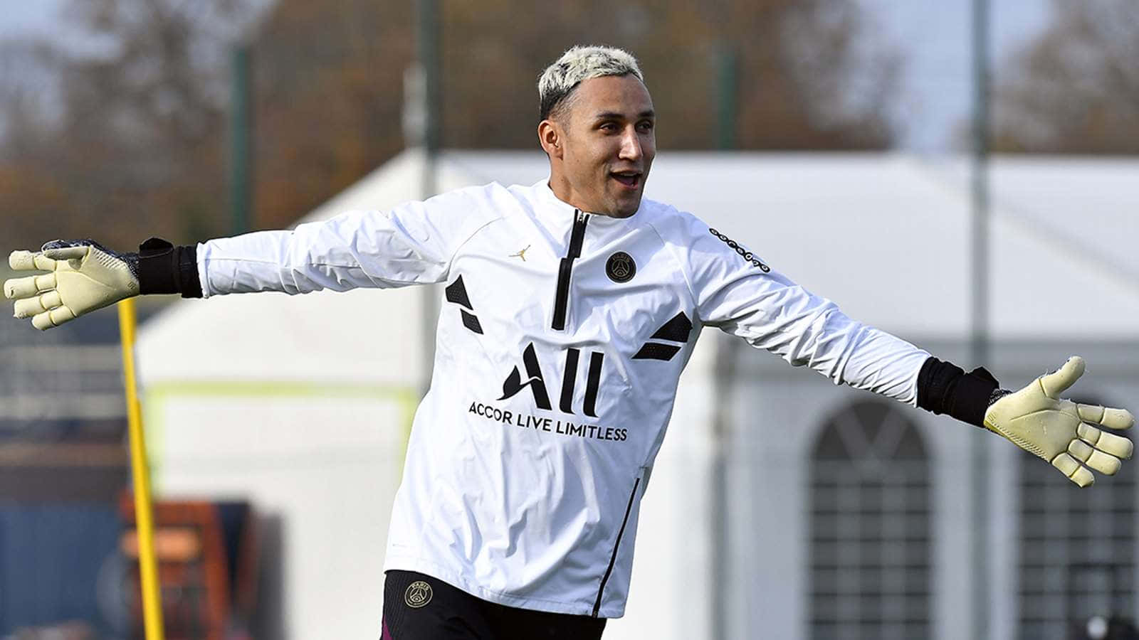 Keylor Navas, white training kit, sunny field, HD Desktop Wallpaper