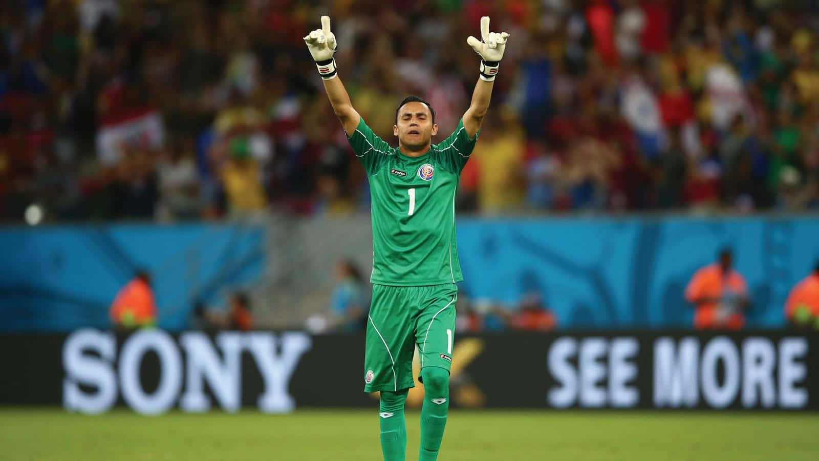 Keylor Navas, green uniform, stadium field, HD Desktop Wallpaper