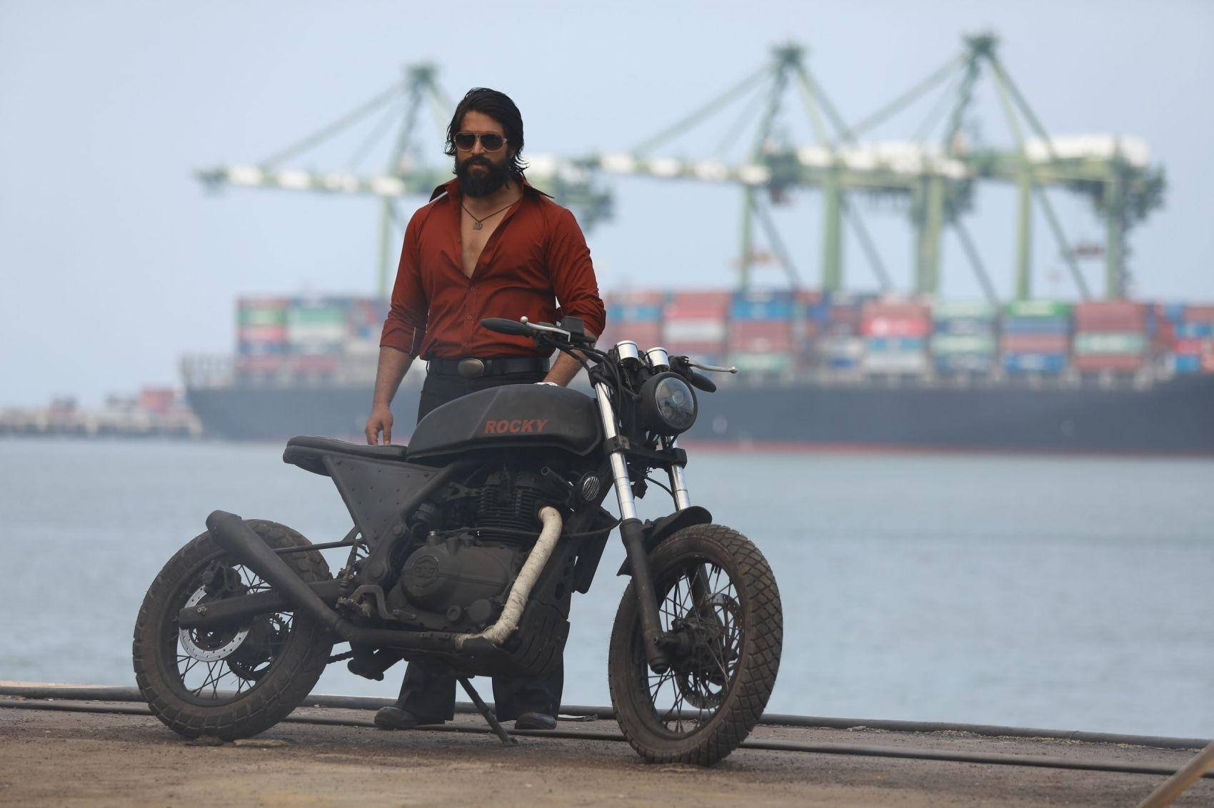 KGF Chapter 2, dock scene, custom motorcycle, HD Desktop Wallpaper