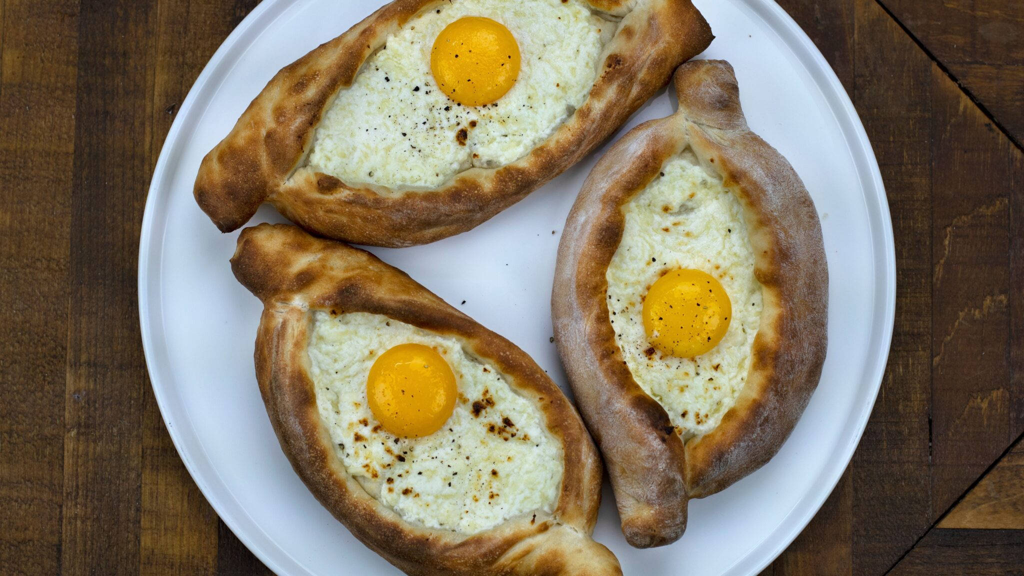 boat shaped georgian food khachapuris, golden egg-filled khachapuri, white plate, Full HD Desktop Wallpaper