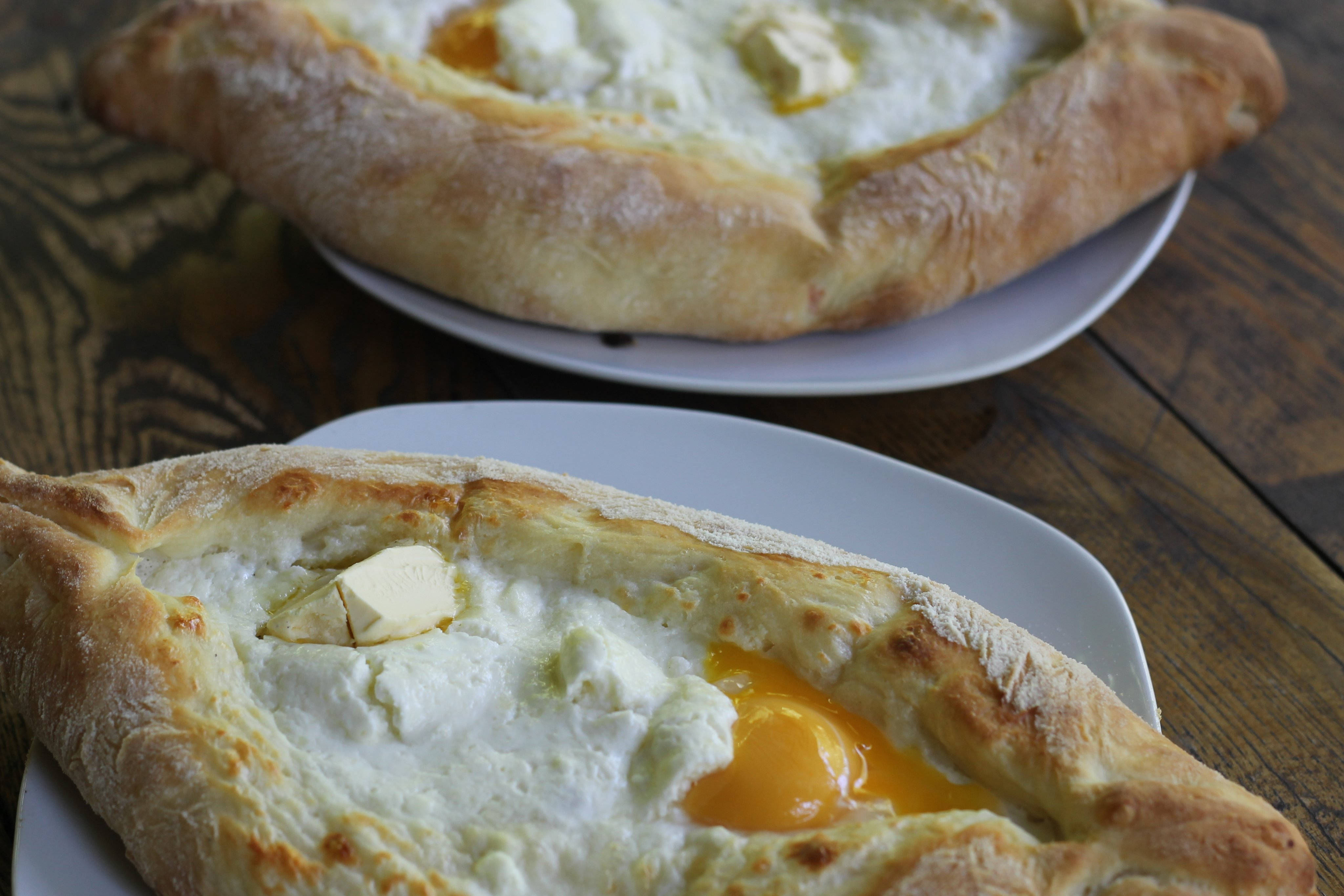 khachapuri bread bowls, creamy cheese, runny egg yolk, 4K Desktop Wallpaper