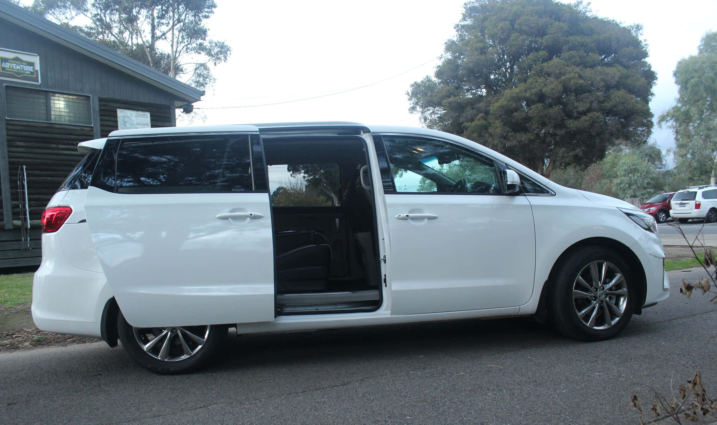 2020 Kia Carnival, white minivan, side sliding door open, Full HD Desktop Wallpaper