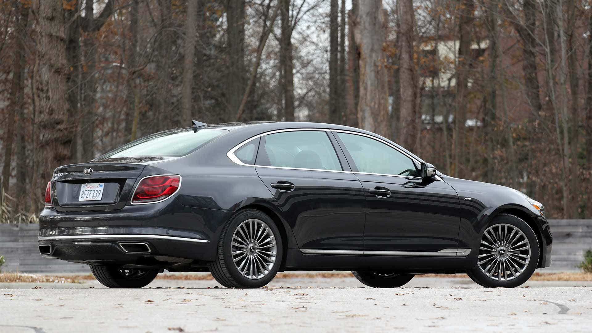 2022 Kia K900, sleek black luxury sedan, gravel lot, Full HD Desktop Wallpaper