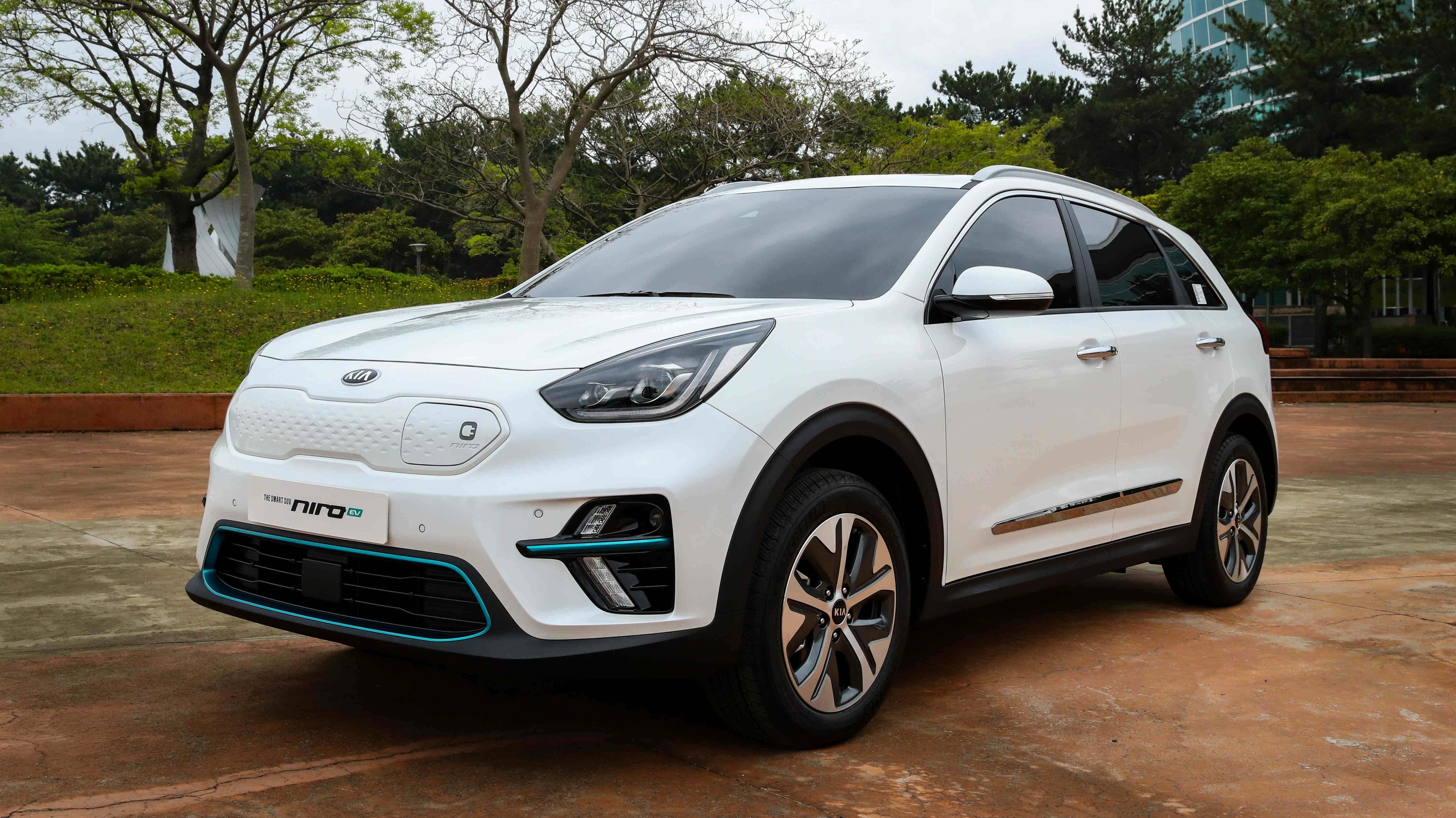 Kia Niro, white, teal accents, 5K Desktop Wallpaper